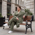 Fliessender Khaki Mantel im legeren Lagenlook mit Oversize Form zeitlos chic soft modern
