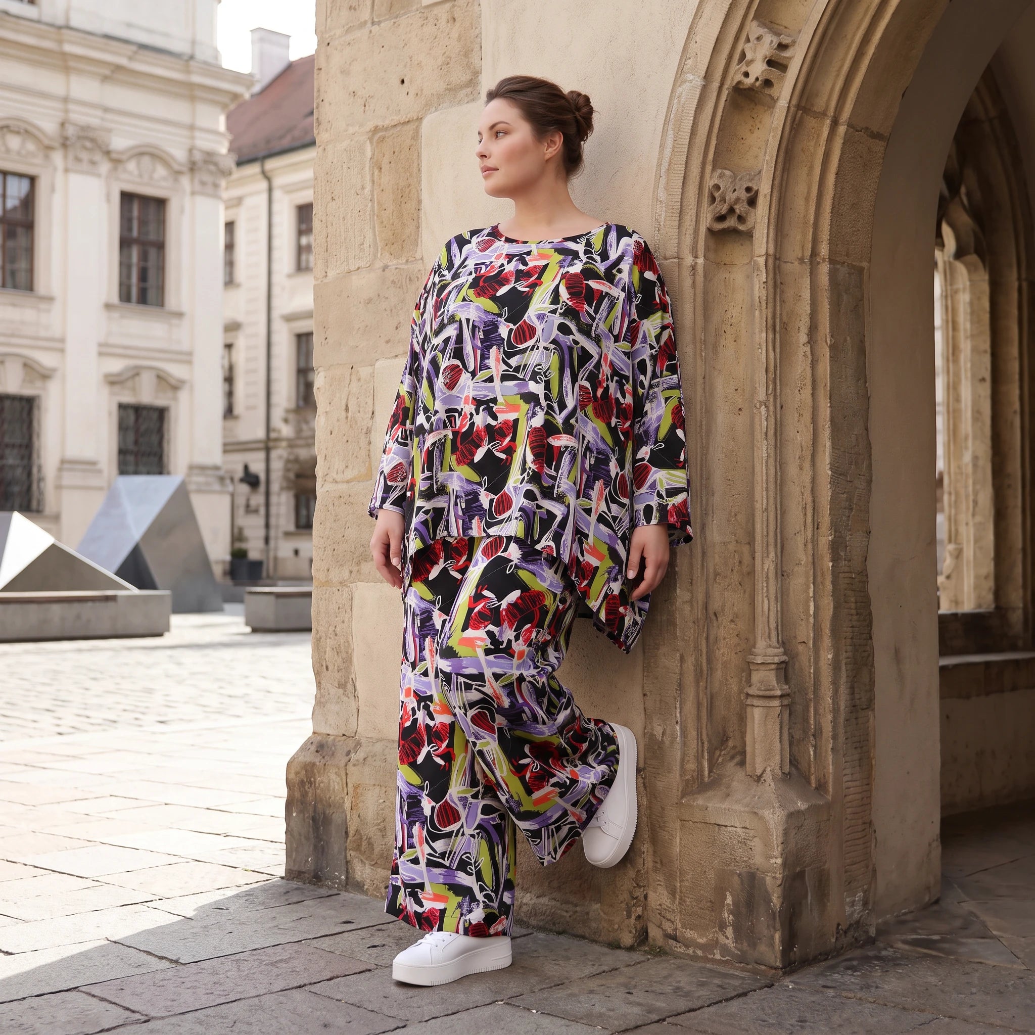 Oversized Shirt aus leichter Viskose Popeline in Lila mit Rundhals und lässigem Schnitt