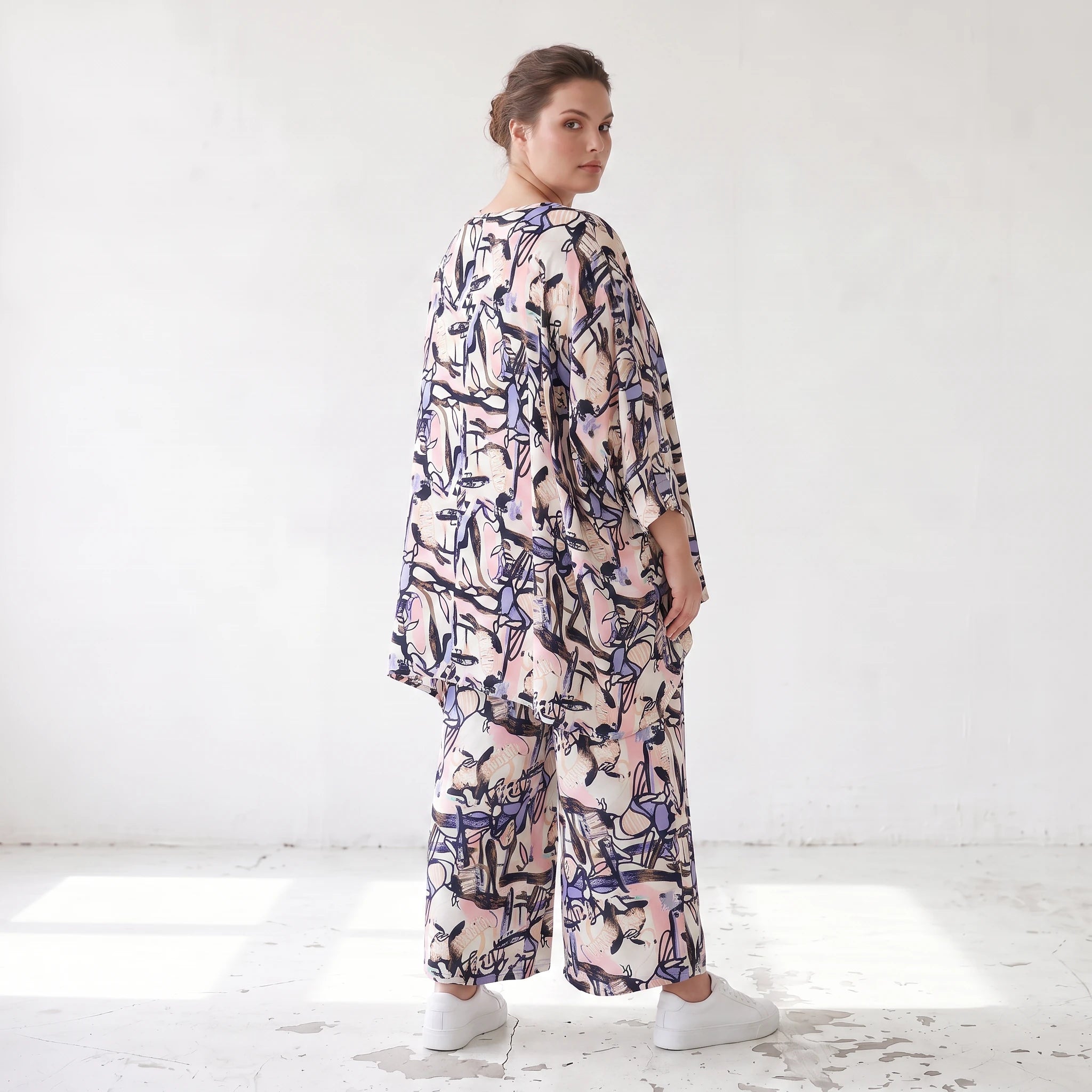 Oversized Shirt aus leichter Viskose Popeline in zartem Rosa mit asymmetrischem Schnitt