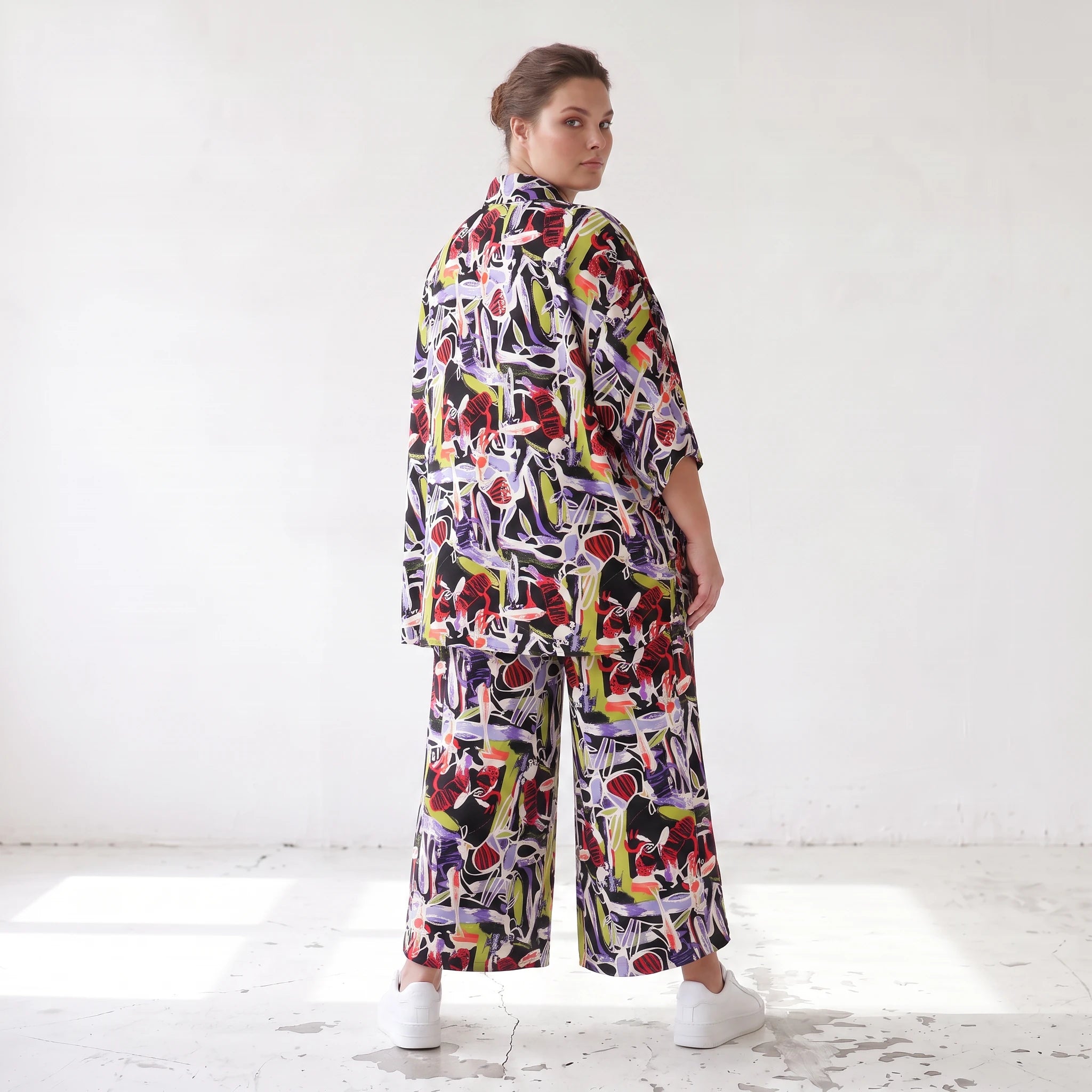 Zeitlose Oversize Viskosebluse in Schwarz Oliv Lila leger Lagenlook modern Hemdkragen