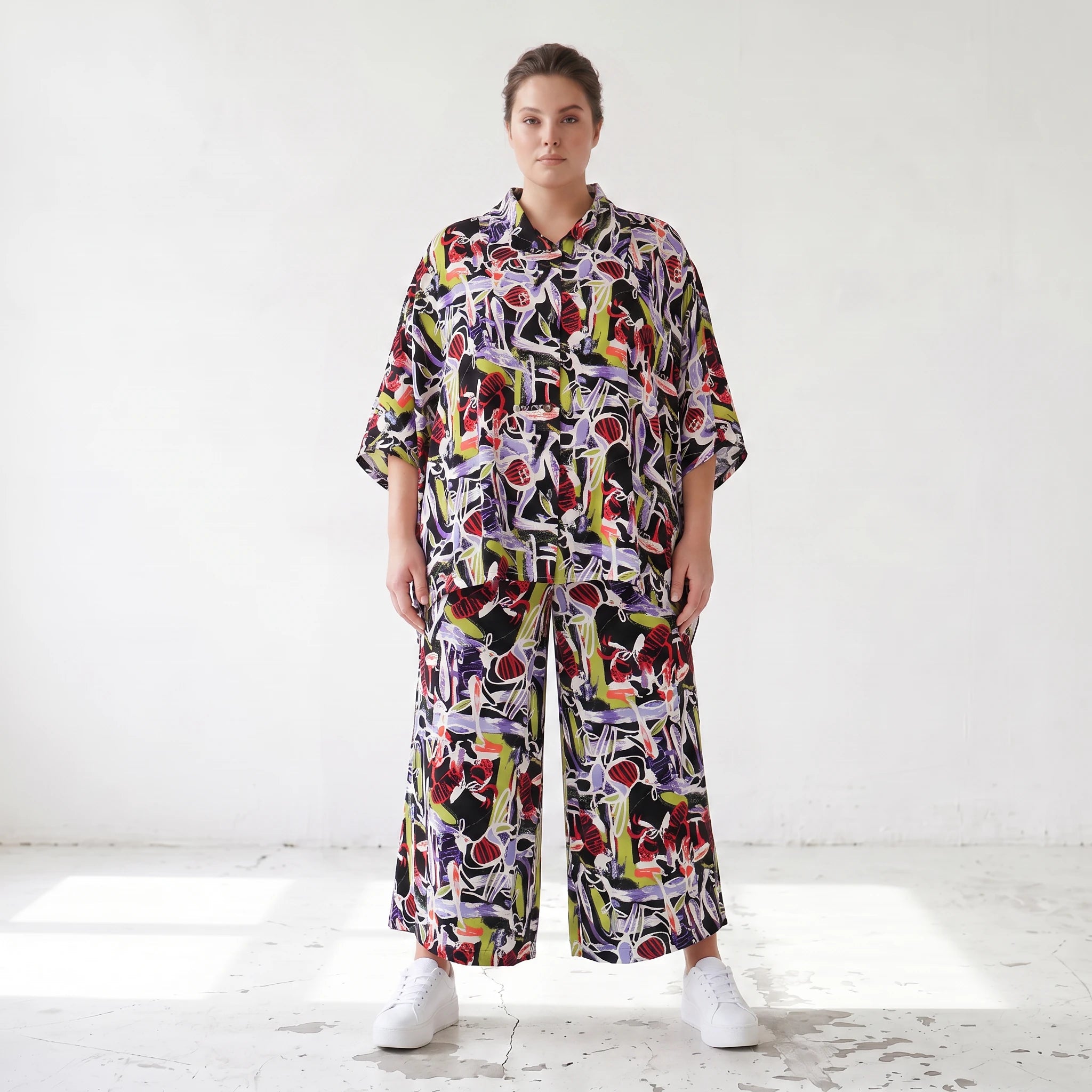 Zeitlose Oversize Viskosebluse in Schwarz Oliv Lila leger Lagenlook modern Hemdkragen