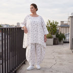 Mousseline Shirt in Weiß und Schwarz mit femininer A-Linie 3/4-Arm und Rundhalsausschnitt