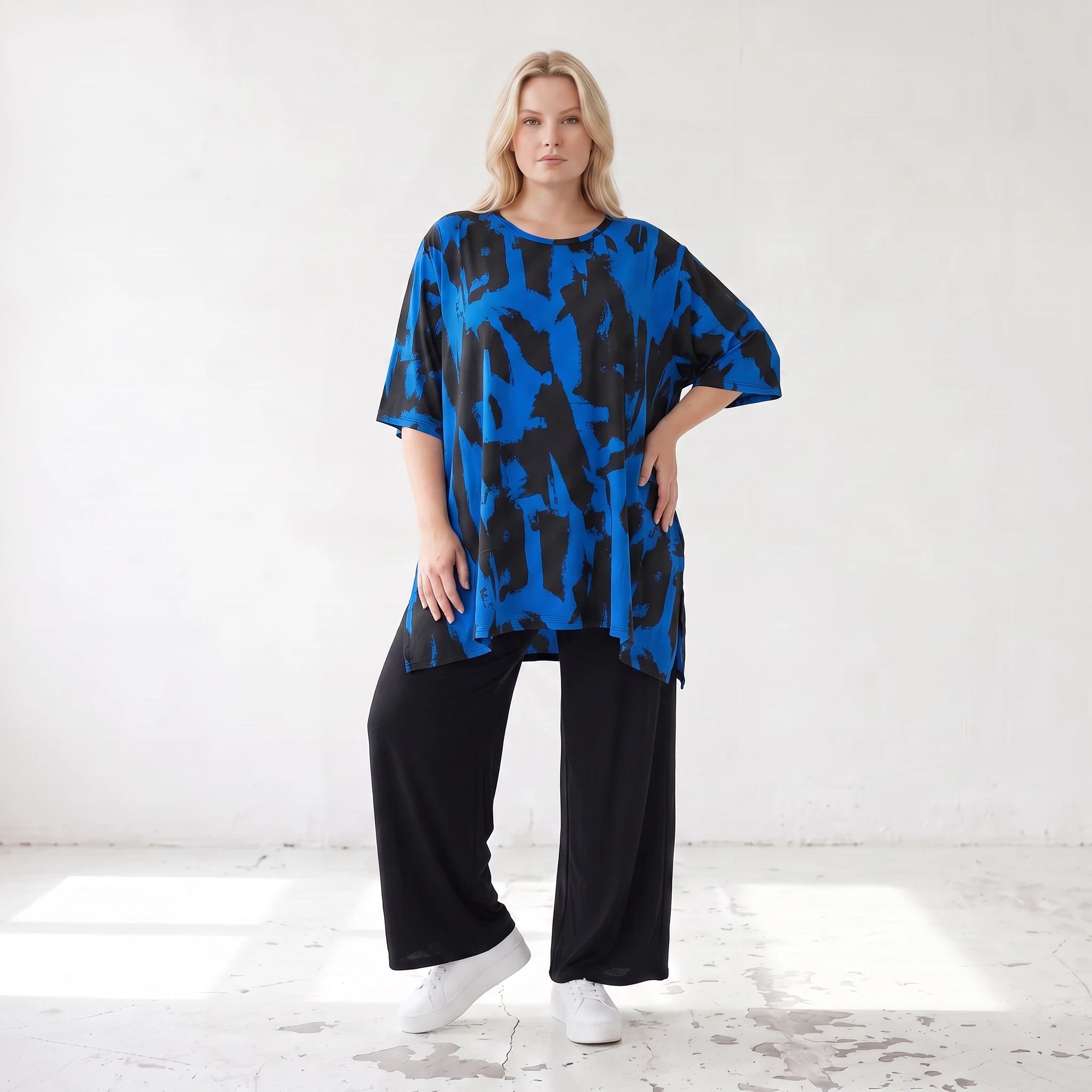 Damen Shirt Lagenlook Baumwolle Blau/Schwarz, A-Linie, Kurzarm, Seitenschlitze, Oversize große Größen – Funky Diva