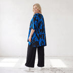 Damen Shirt Lagenlook Baumwolle Blau/Schwarz, A-Linie, Kurzarm, Seitenschlitze, Oversize große Größen – Funky Diva