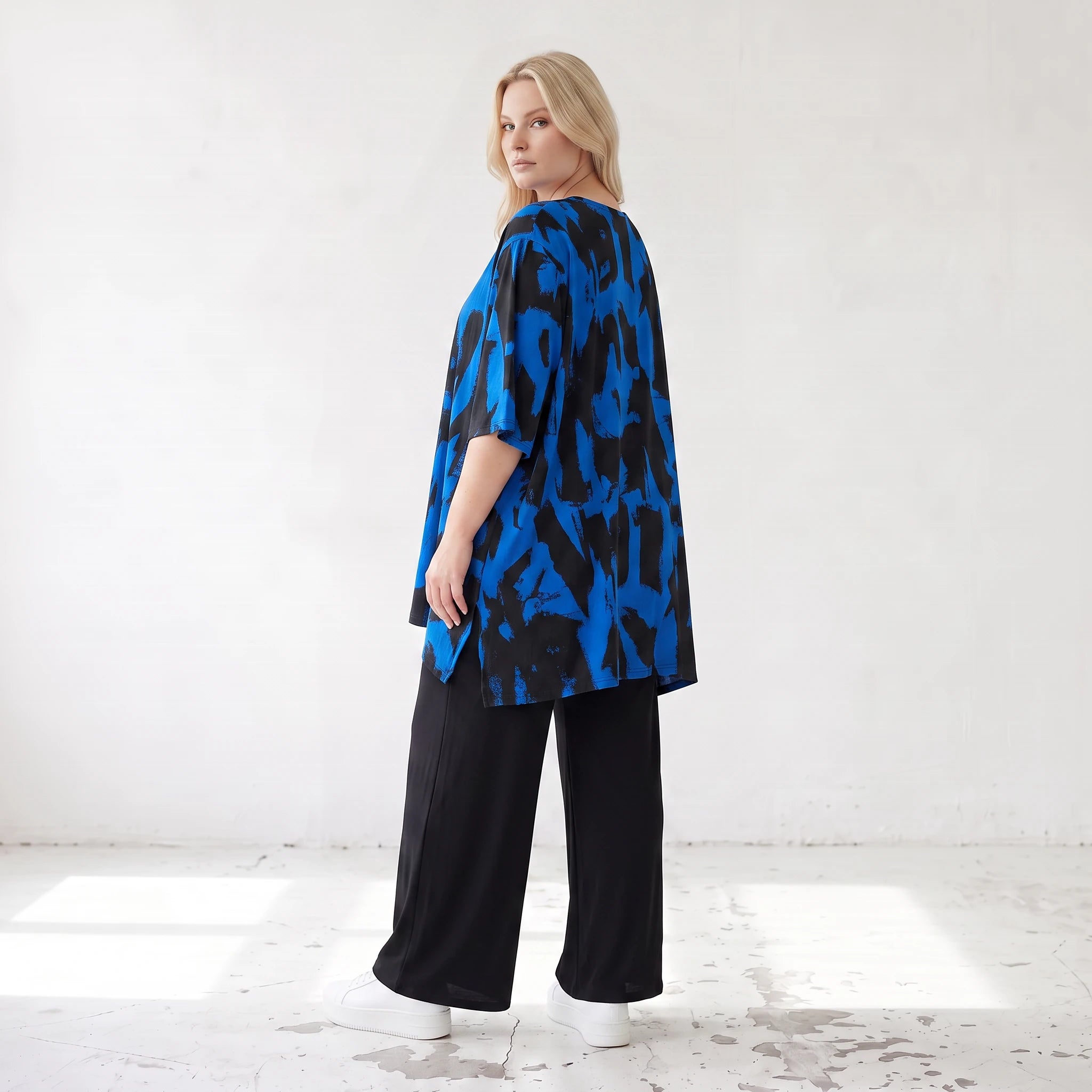 Damen Shirt Lagenlook Baumwolle Blau/Schwarz, A-Linie, Kurzarm, Seitenschlitze, Oversize große Größen – Funky Diva