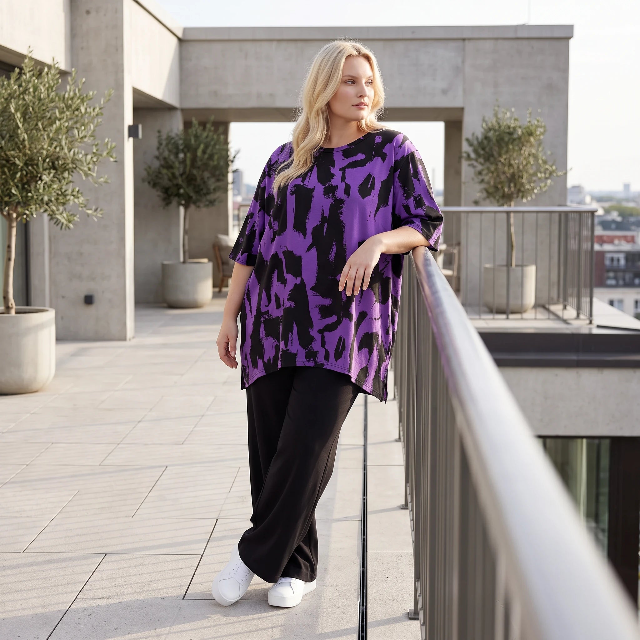 Damen Shirt Lagenlook Baumwolle Violett/Schwarz, A-Linie, Kurzarm, Seitenschlitze, Oversize große Größen – Funky Diva