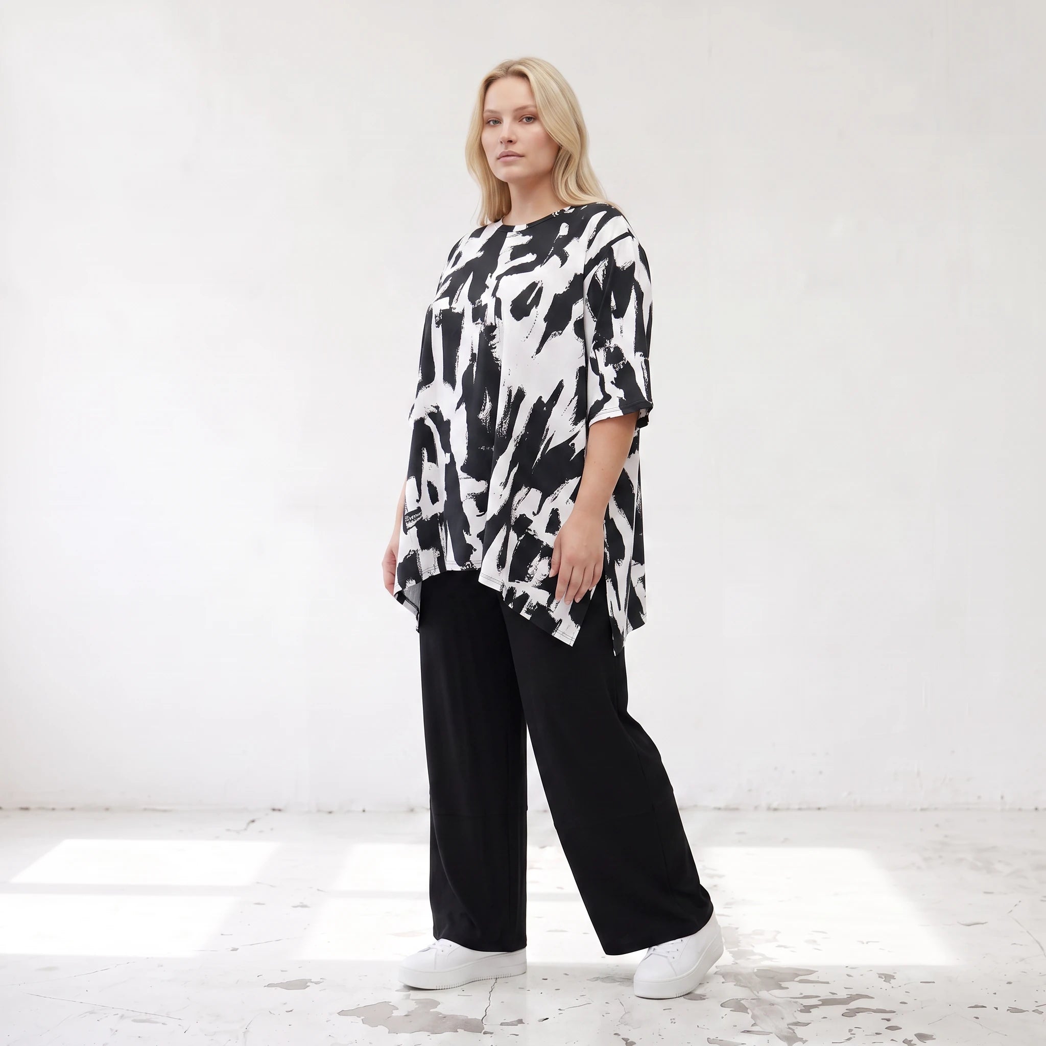 Damen Shirt Lagenlook Baumwolle Schwarz/Weiß, A-Linie, Kurzarm, Seitenschlitze, Oversize große Größen – Funky Diva