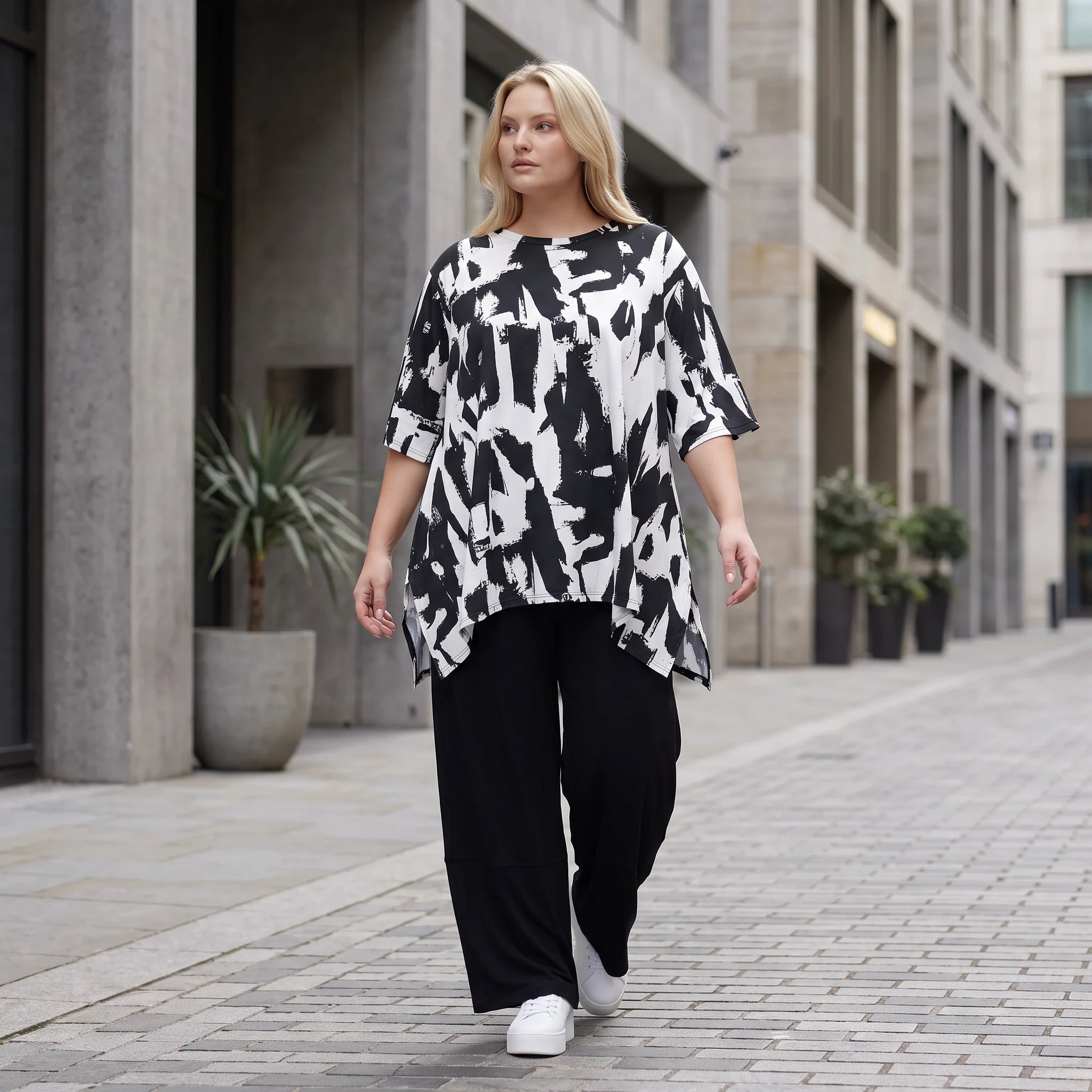 Damen Shirt Lagenlook Baumwolle Schwarz/Weiß, A-Linie, Kurzarm, Seitenschlitze, Oversize große Größen – Funky Diva