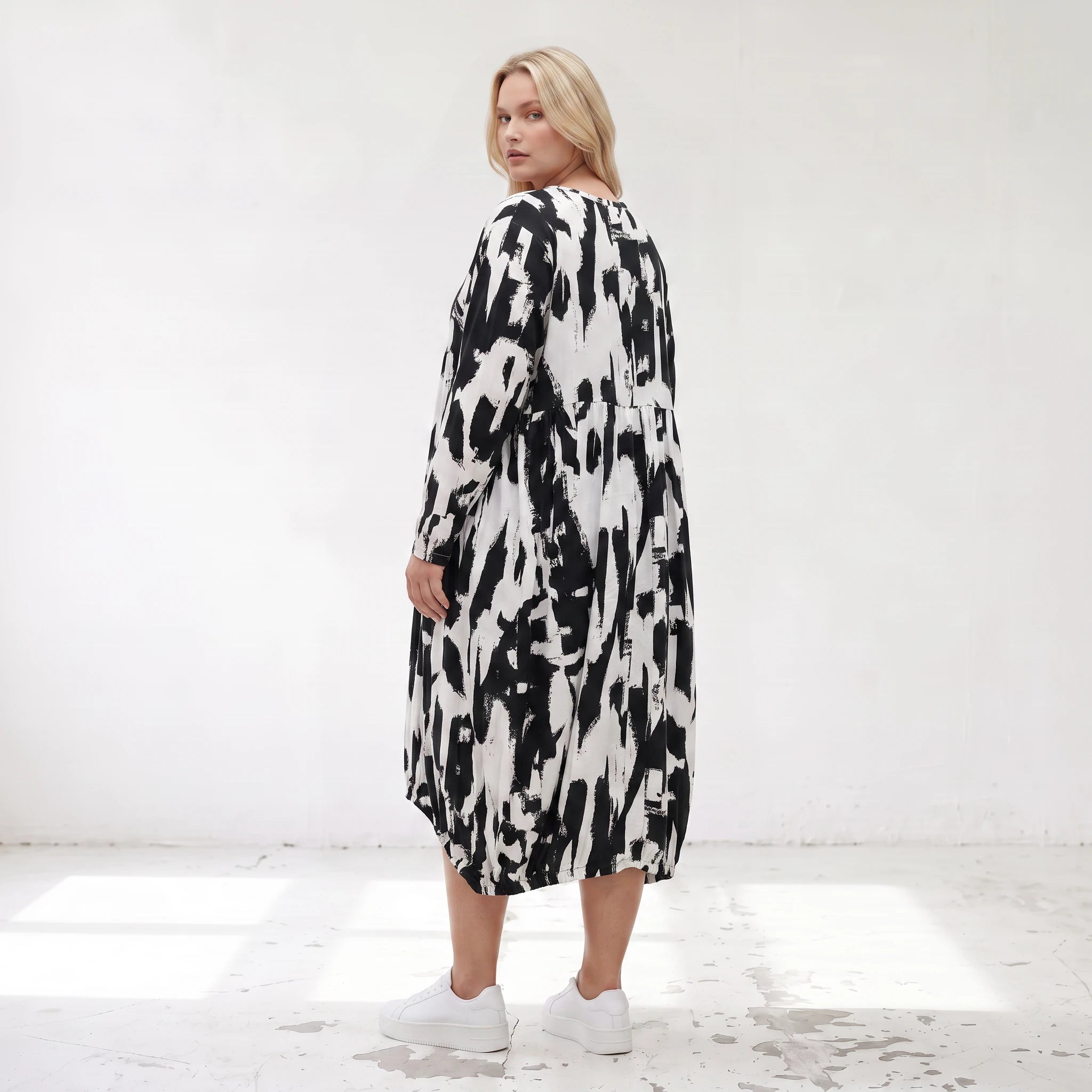 Damen Kleid Lagenlook Baumwolle Schwarz/Weiß, Ballonform, Elastikbund, Oversize große Größen – Funky Diva