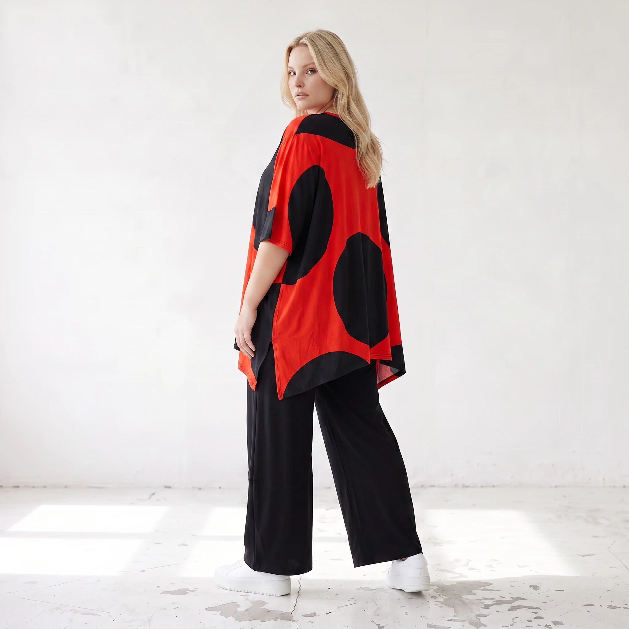 Damen Shirt Lagenlook Baumwolle Rot/Schwarz, A-Linie, Punkte, Kurzarm, Seitenschlitze, Oversize große Größen – Funky Diva