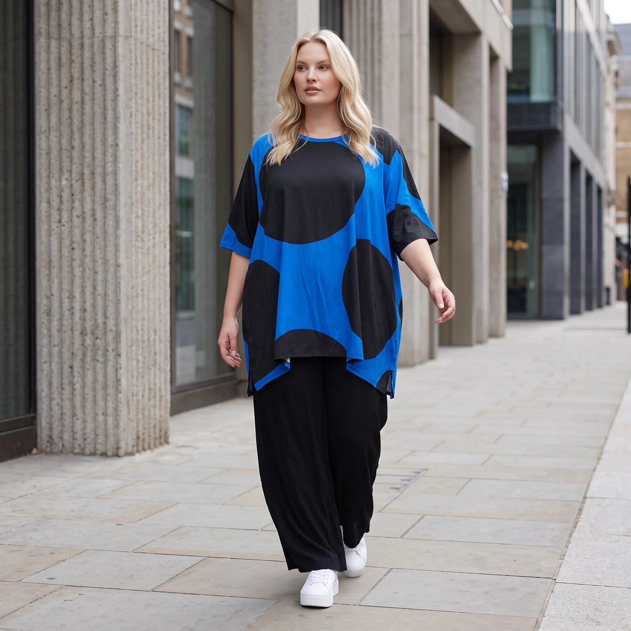 Damen Shirt Lagenlook Baumwolle Blau/Schwarz, A-Linie, Punkte, Kurzarm, Oversize große Größen – Funky Diva