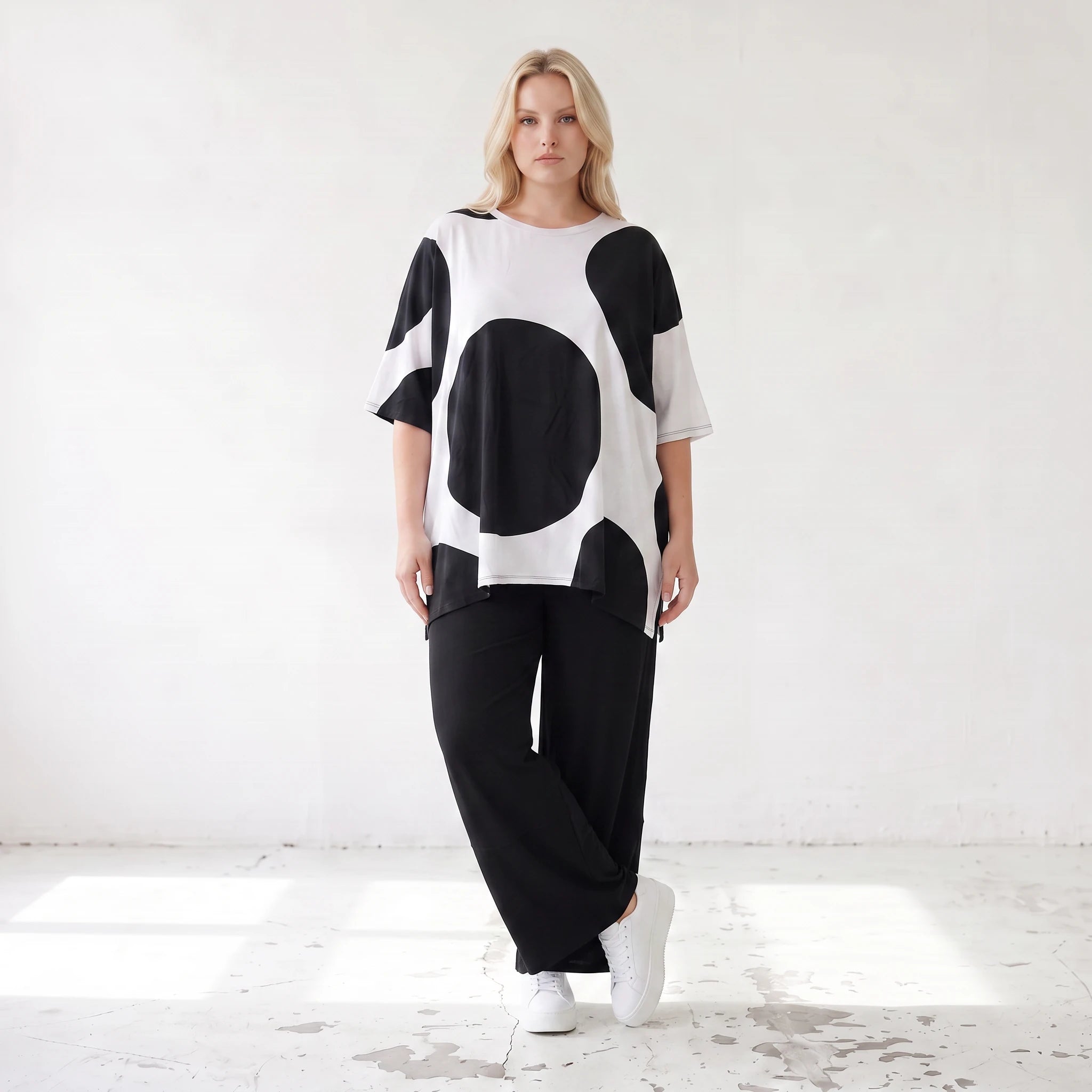 Damen Shirt Lagenlook Baumwolle Schwarz/Weiß, A-Linie, Punkte, Kurzarm, Seitenschlitze, Oversize große Größen – Funky Diva