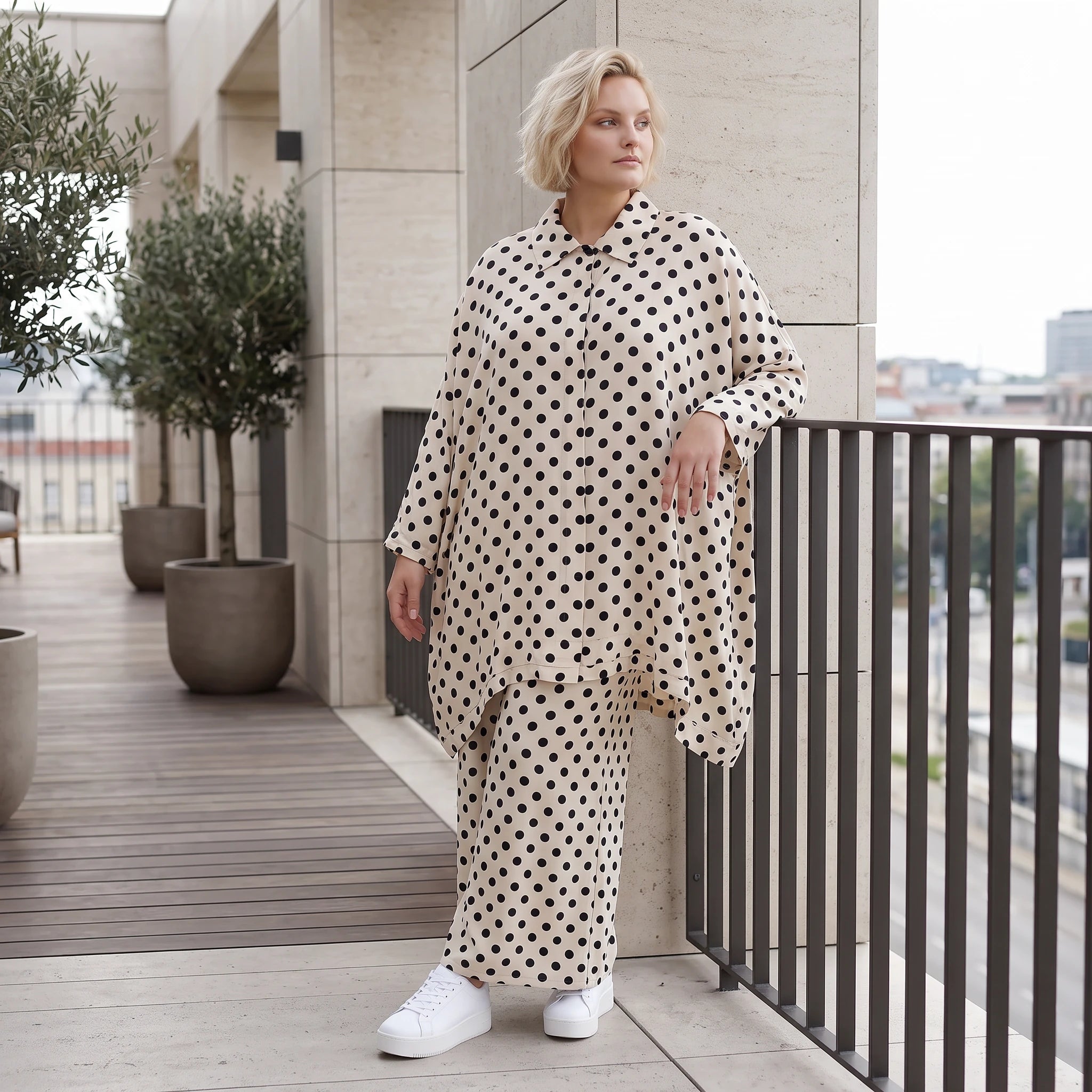 Damen Bluse Lagenlook Viskose Weiß/Schwarz, A-Linie, Punkte, Knopfleiste, Oversize große Größen – AKH Premium