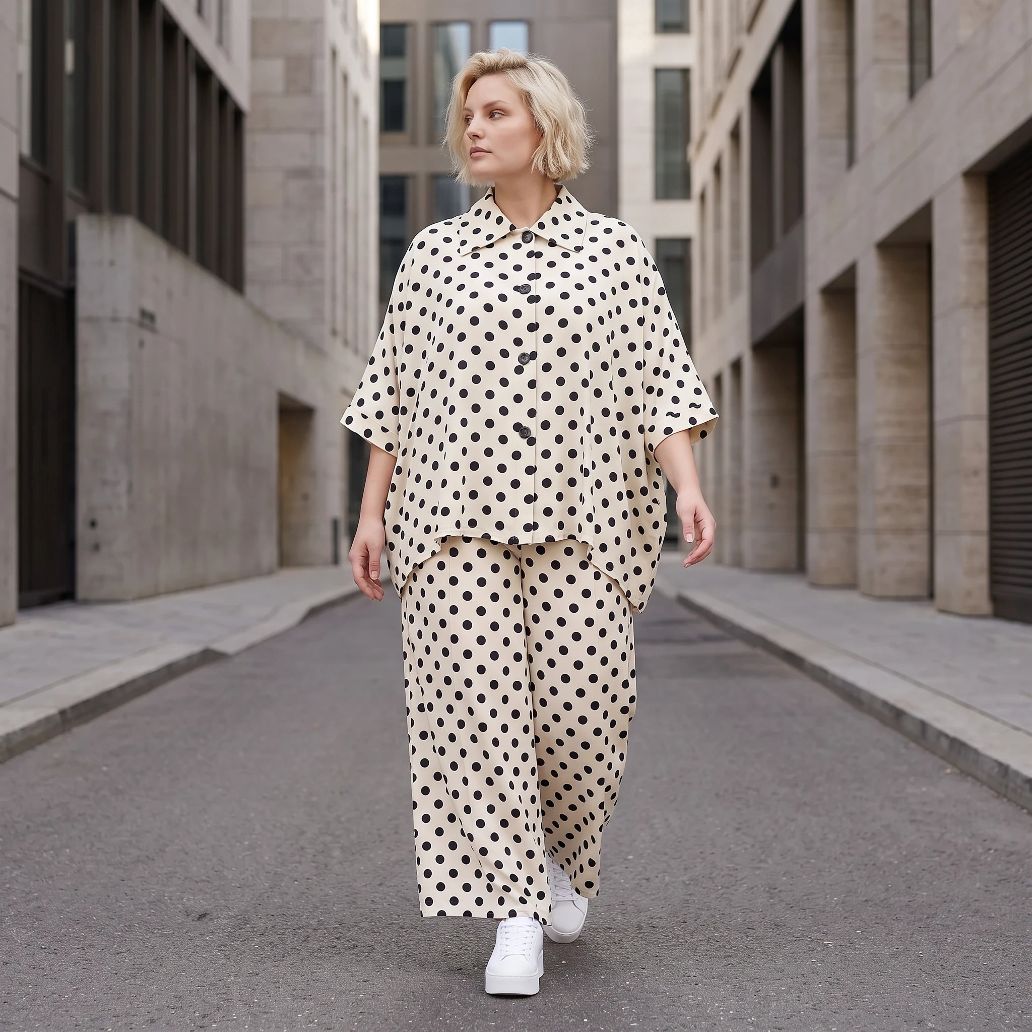 Damen Bluse Lagenlook Viskose Weiß/Schwarz, Punkte, Kurzarm, Knopfleiste, Oversize große Größen – AKH Premium