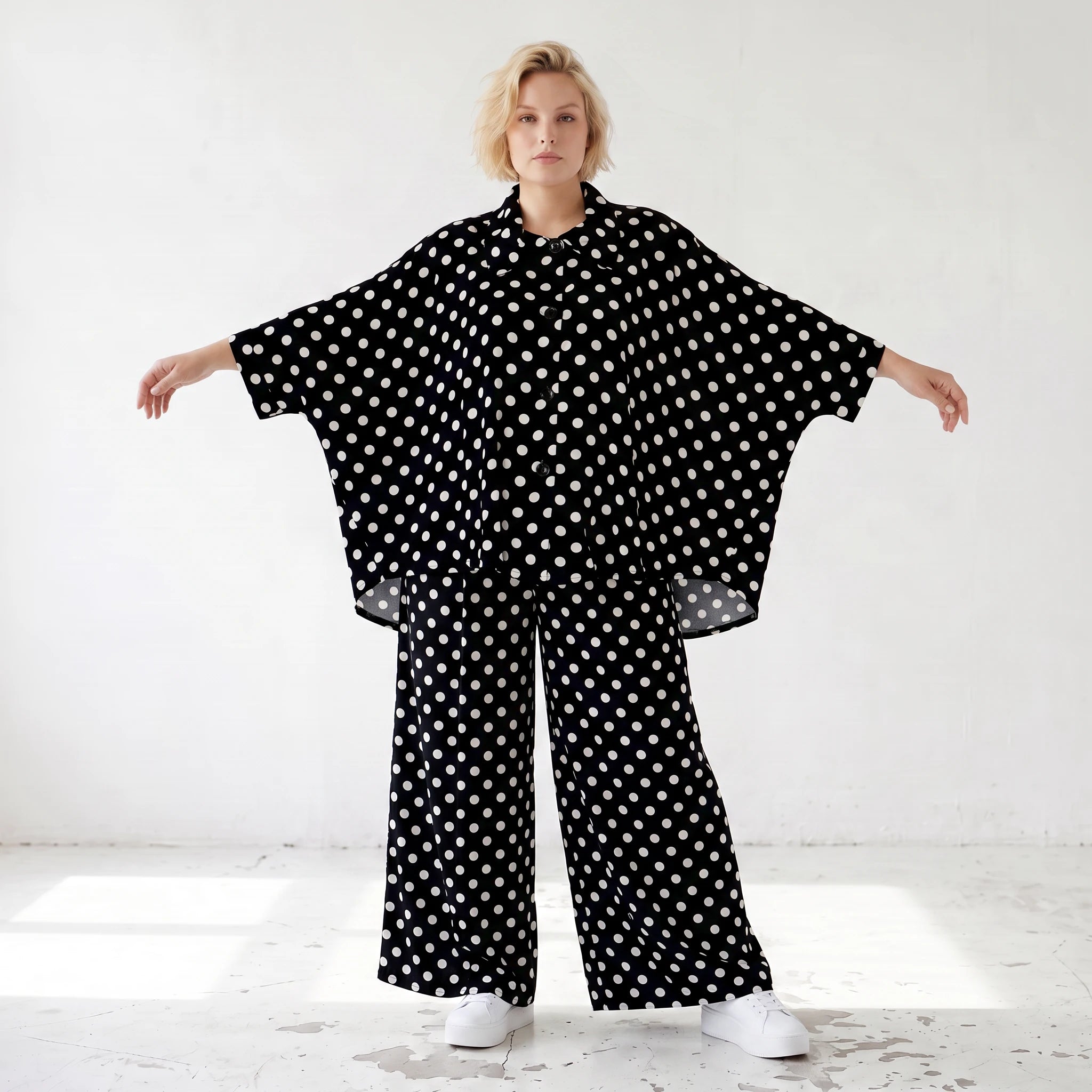 Damen Bluse Lagenlook Viskose Schwarz/Weiß, Punkte, Kurzarm, Knopfleiste, Oversize große Größen – AKH Premium