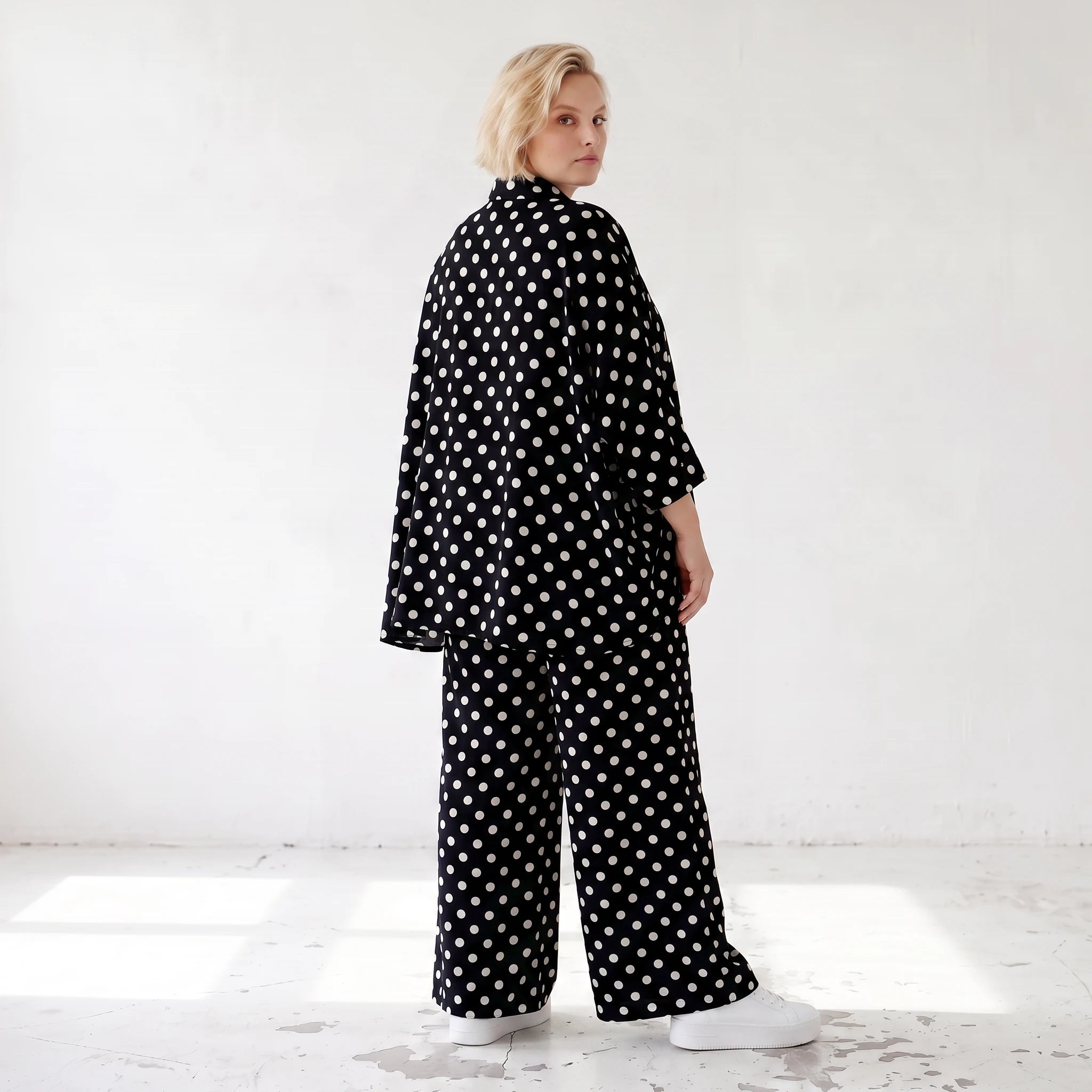 Damen Bluse Lagenlook Viskose Schwarz/Weiß, Punkte, Kurzarm, Knopfleiste, Oversize große Größen – AKH Premium