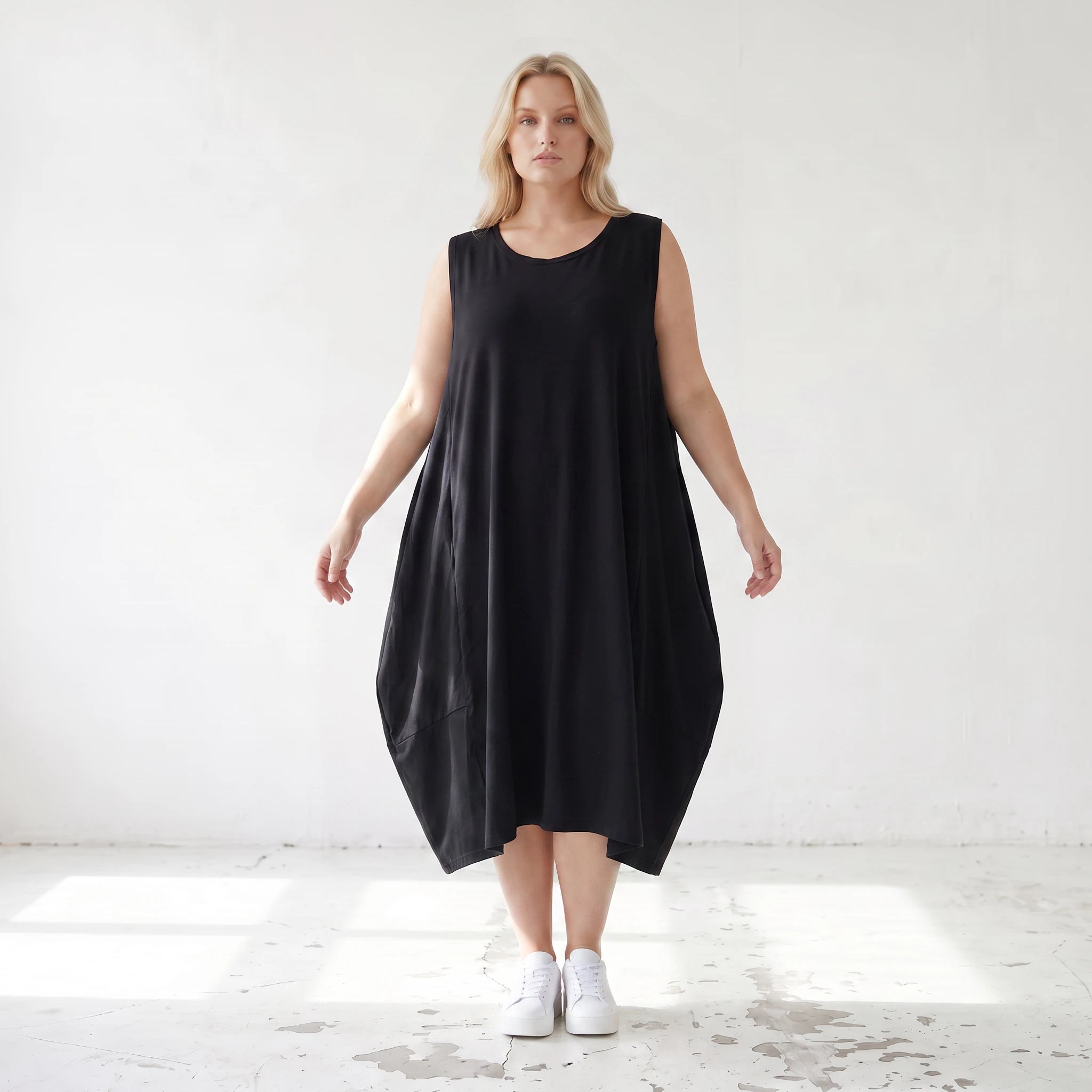 Damen Kleid Lagenlook Lyocell Schwarz, Ballonschnitt, ärmellos, Flügeltaschen, Oversize große Größen – AKH Premium