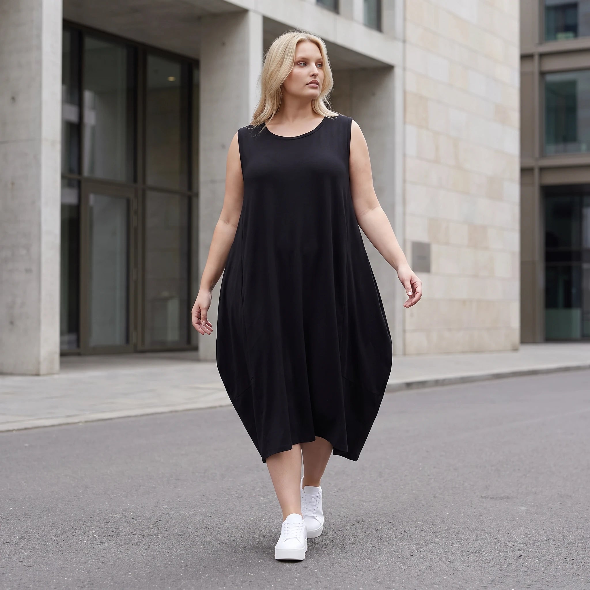 Damen Kleid Lagenlook Lyocell Schwarz, Ballonschnitt, ärmellos, Flügeltaschen, Oversize große Größen – AKH Premium