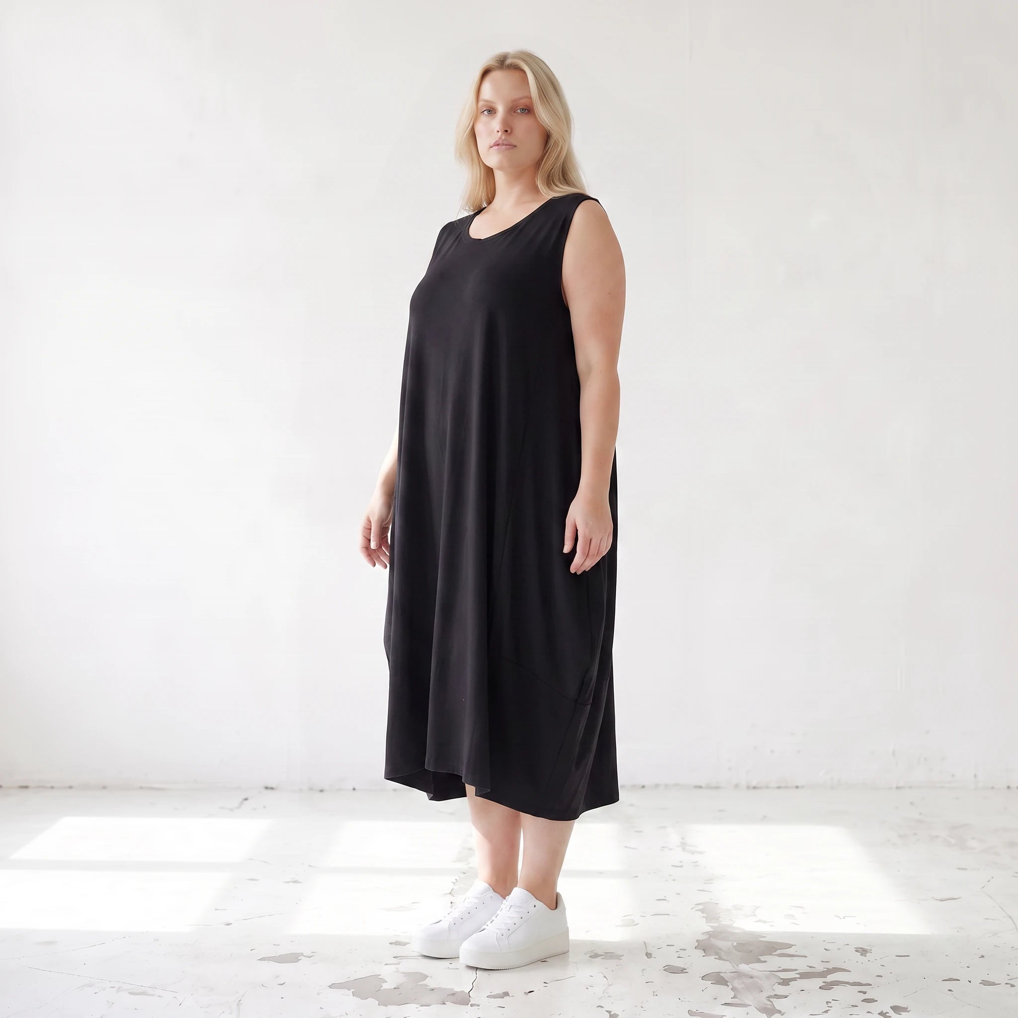 Damen Kleid Lagenlook Lyocell Schwarz, Ballonschnitt, ärmellos, Flügeltaschen, Oversize große Größen – AKH Premium