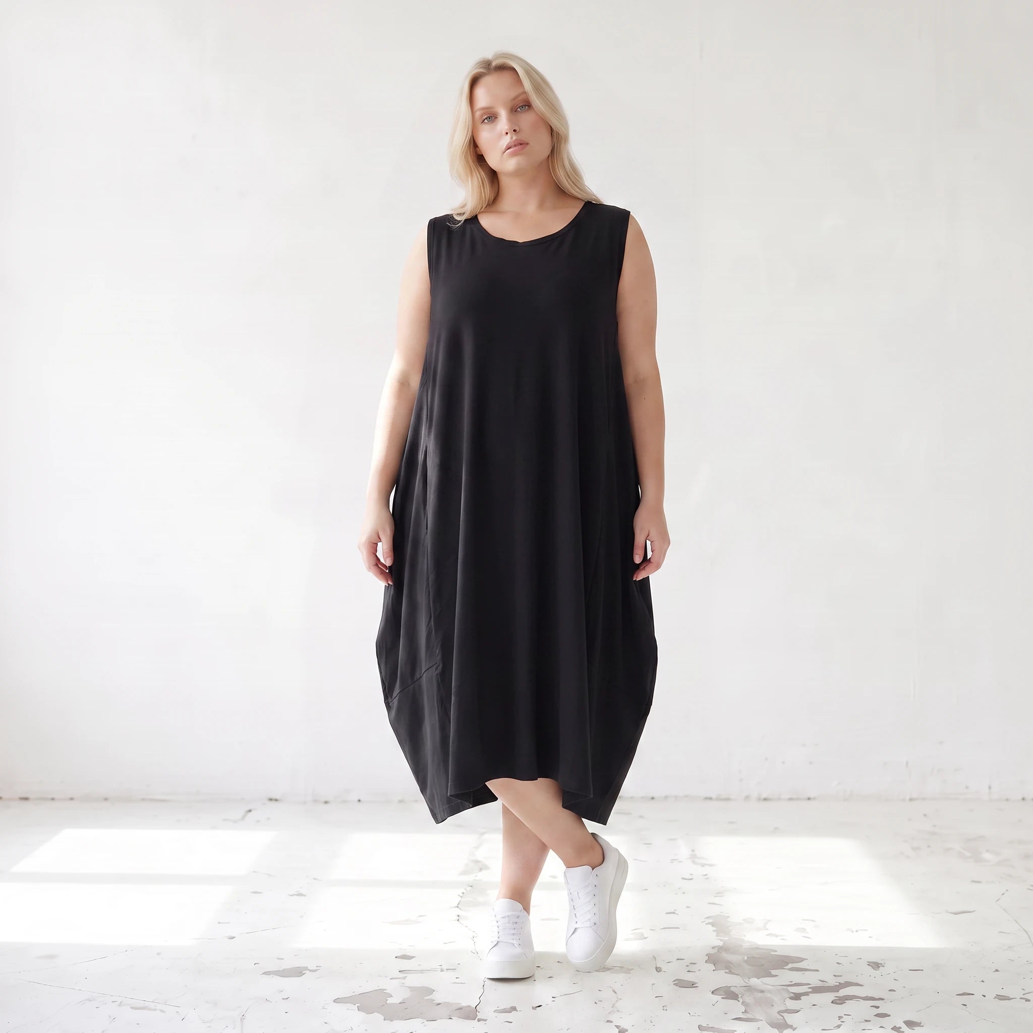 Damen Kleid Lagenlook Lyocell Schwarz, Ballonschnitt, ärmellos, Flügeltaschen, Oversize große Größen – AKH Premium