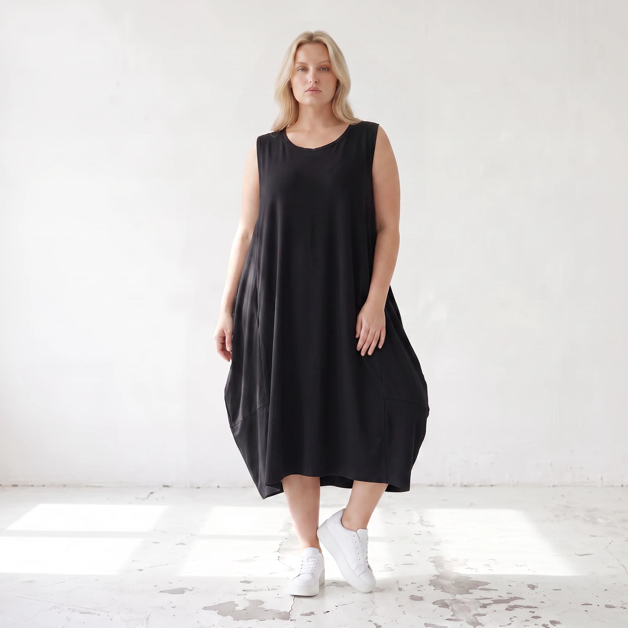 Damen Kleid Lagenlook Lyocell Schwarz, Ballonschnitt, ärmellos, Flügeltaschen, Oversize große Größen – AKH Premium