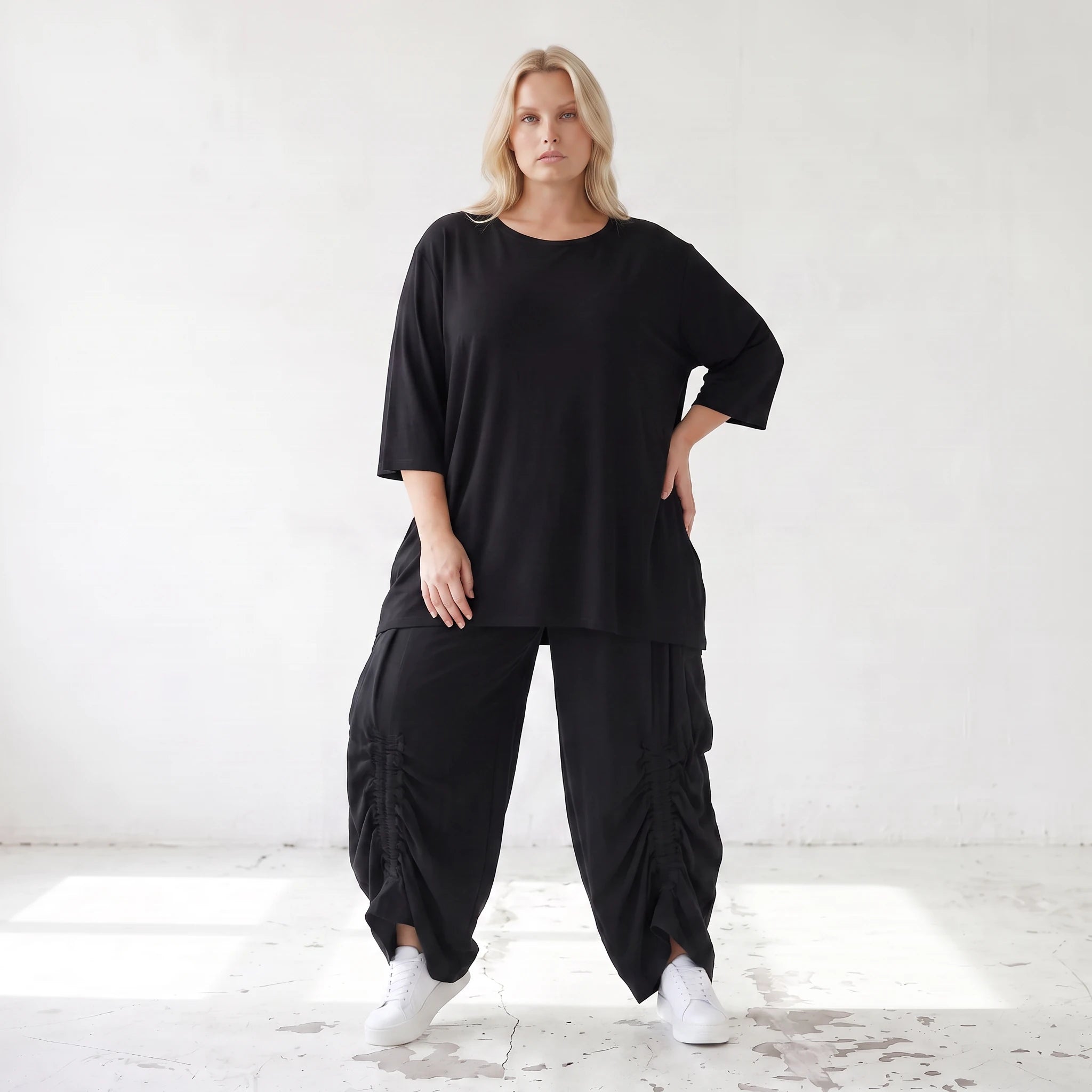 Damen Hose Lagenlook Lyocell Schwarz, Ballonschnitt, Flügeltaschen, Oversize große Größen – AKH Premium
