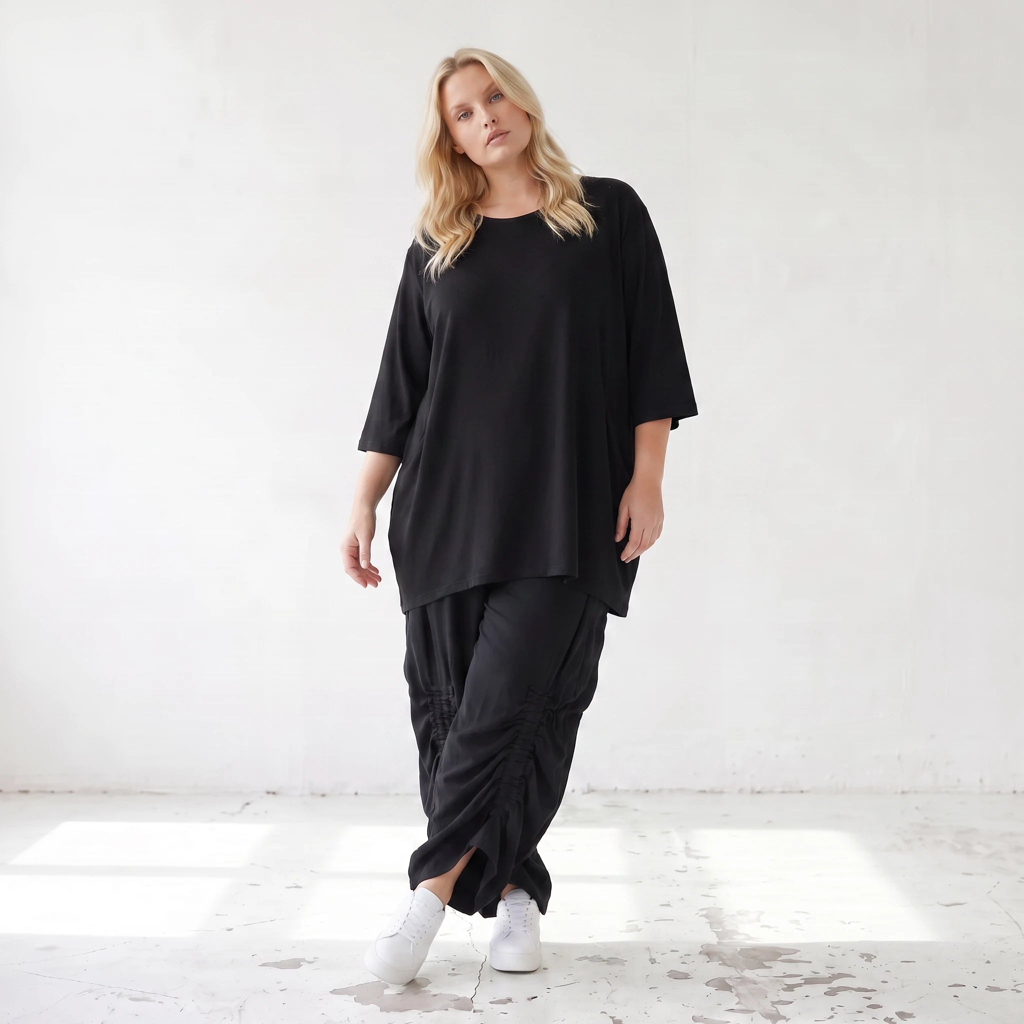 Damen Hose Lagenlook Lyocell Schwarz, Ballonschnitt, Flügeltaschen, Oversize große Größen – AKH Premium
