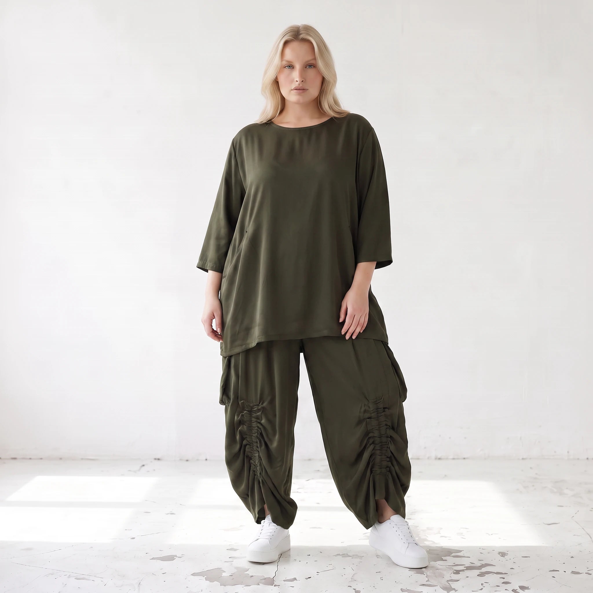 Damen Hose Lagenlook Lyocell Khaki, Ballonschnitt, Flügeltaschen, Oversize große Größen – AKH Premium
