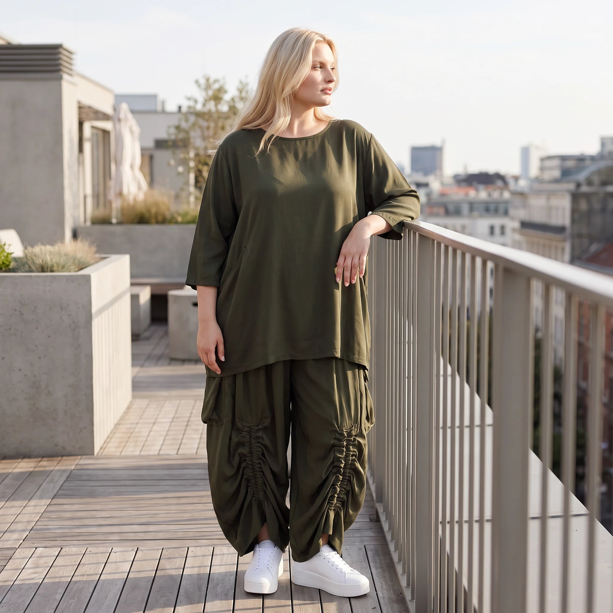 Damen Hose Lagenlook Lyocell Khaki, Ballonschnitt, Flügeltaschen, Oversize große Größen – AKH Premium