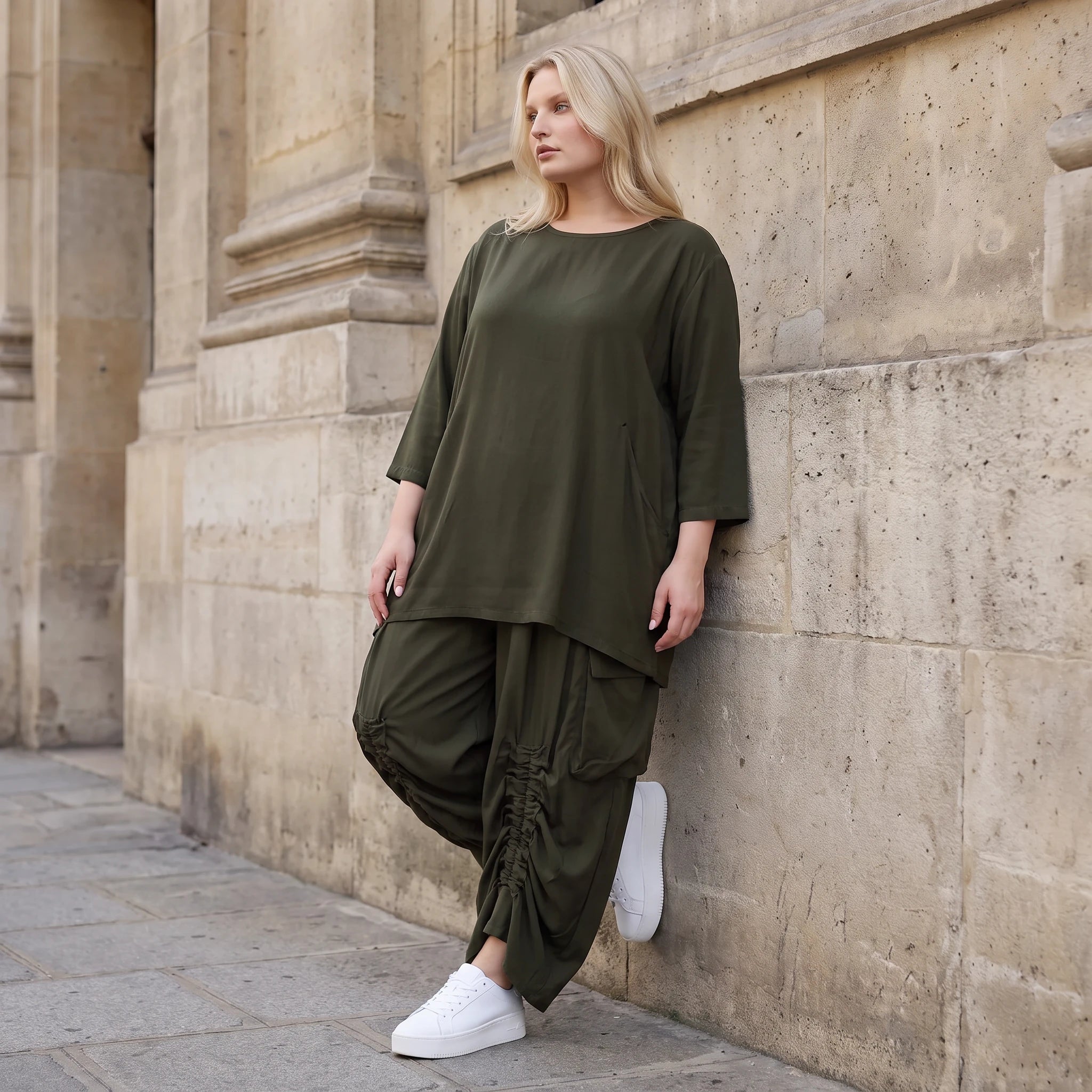 Damen Hose Lagenlook Lyocell Khaki, Ballonschnitt, Flügeltaschen, Oversize große Größen – AKH Premium