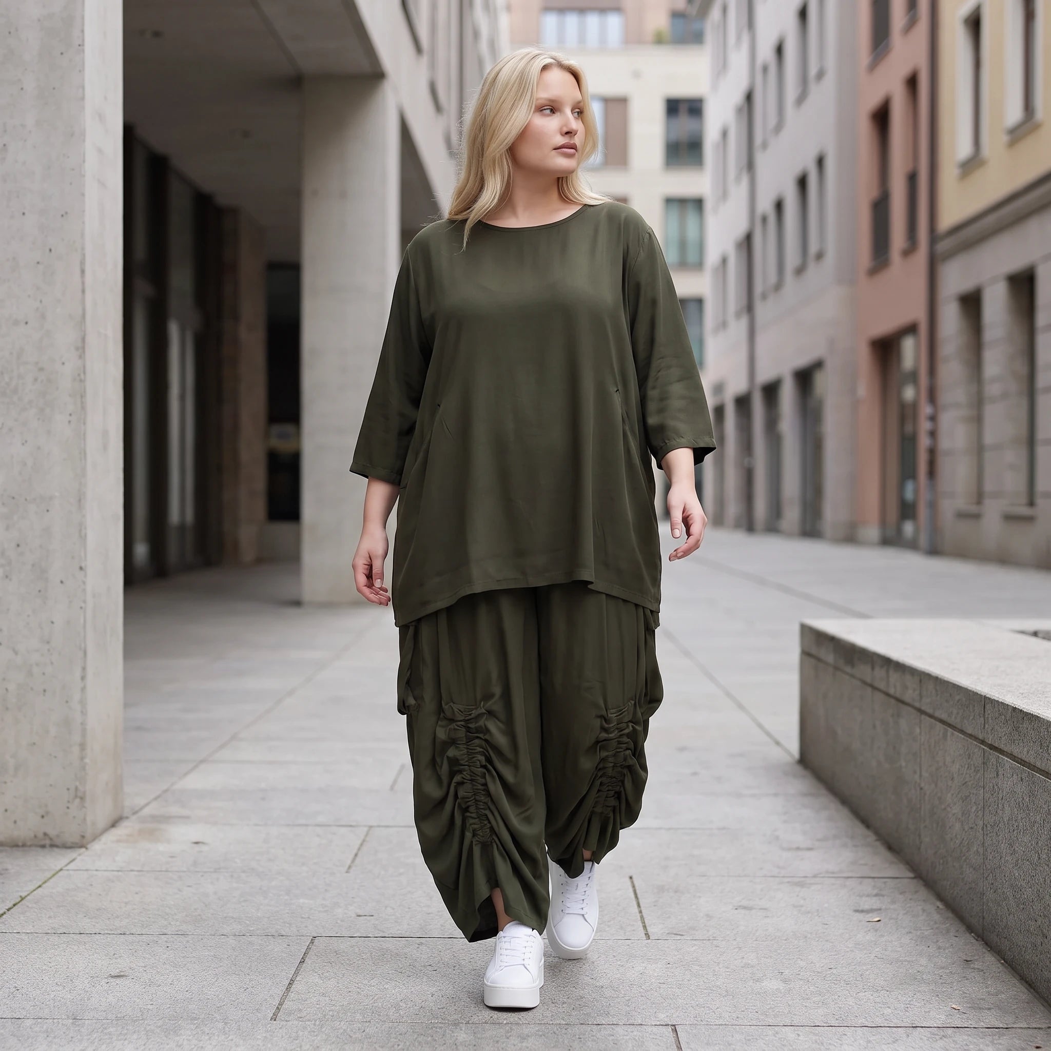 Damen Hose Lagenlook Lyocell Khaki, Ballonschnitt, Flügeltaschen, Oversize große Größen – AKH Premium