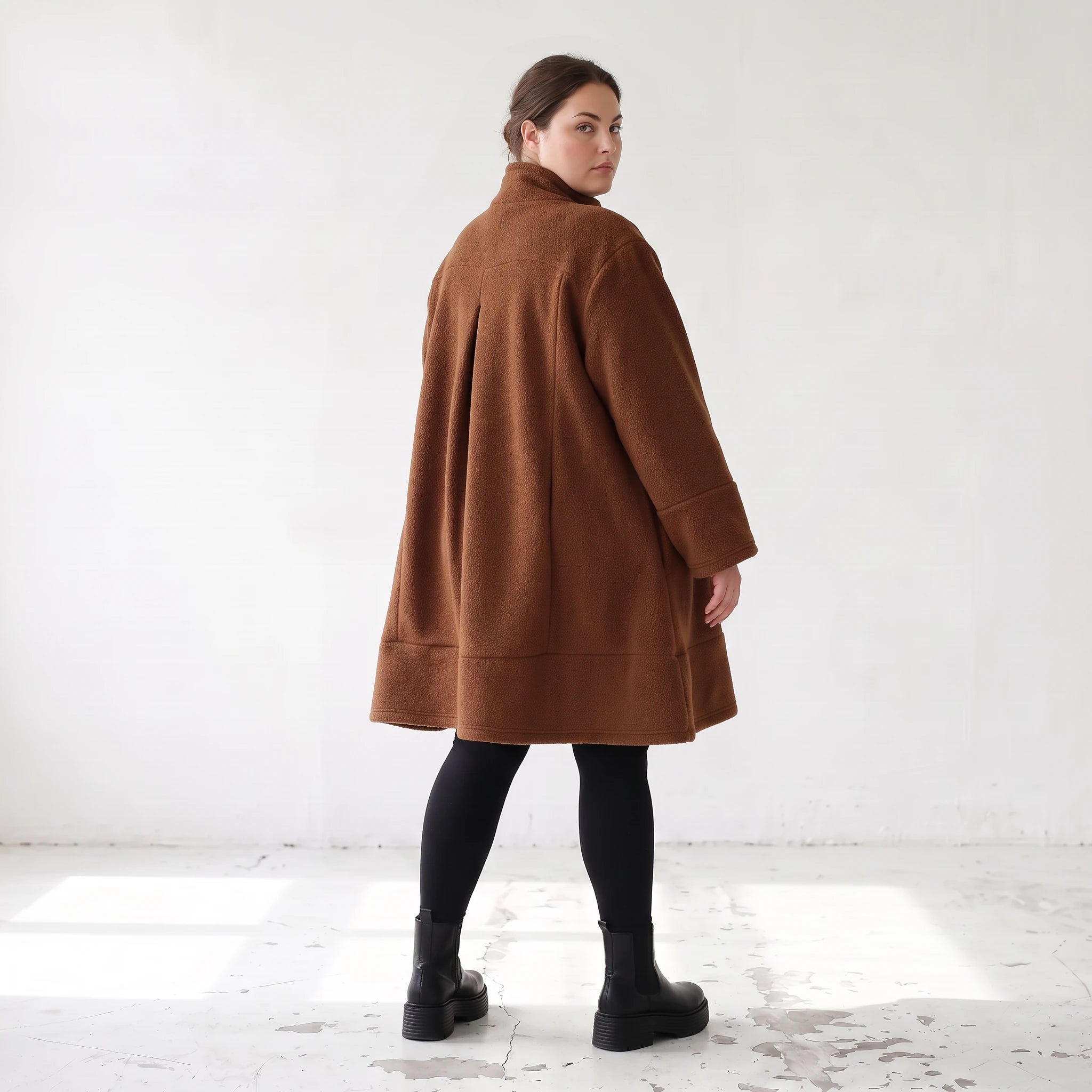 Braune Teddyjacke in A-Linie mit Kellerfalte Stehkragen und Knopfleiste für Winter