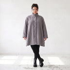 Graue Teddyjacke in A-Linie mit Stehkragen Knopfleiste Kellerfalte und Taschen warm
