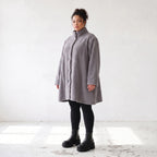 Graue Teddyjacke in A-Linie mit Stehkragen Knopfleiste Kellerfalte und Taschen warm