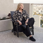 Winterjacke in Schwarz/Beige aus weichem Suedematerial in A-Form mit Kragen und Taschen