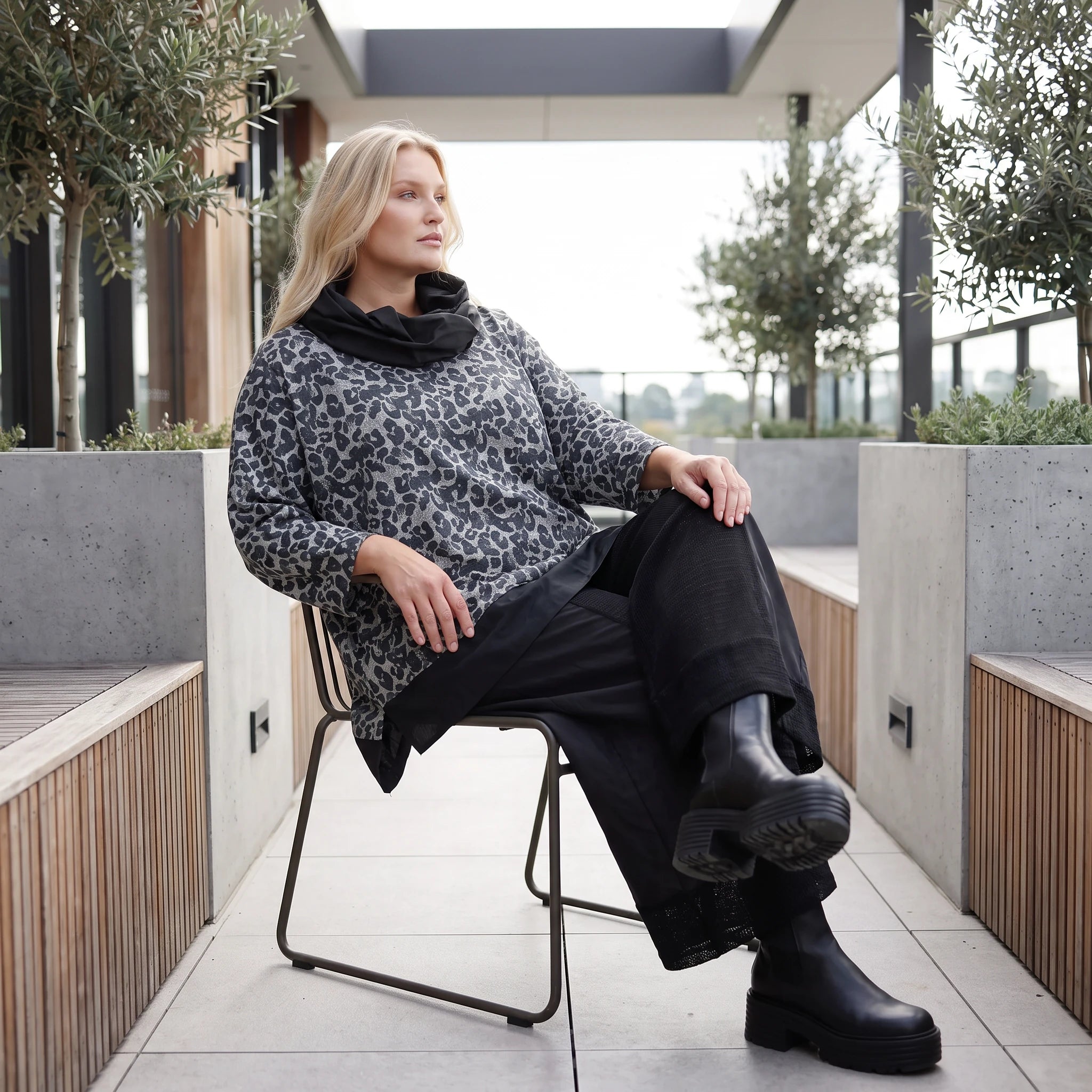Damen Shirt Lagenlook Viskose Schwarz/Grau, asymmetrisch, Langarm, Rollkragen, Oversize große Größen – AKH Premium