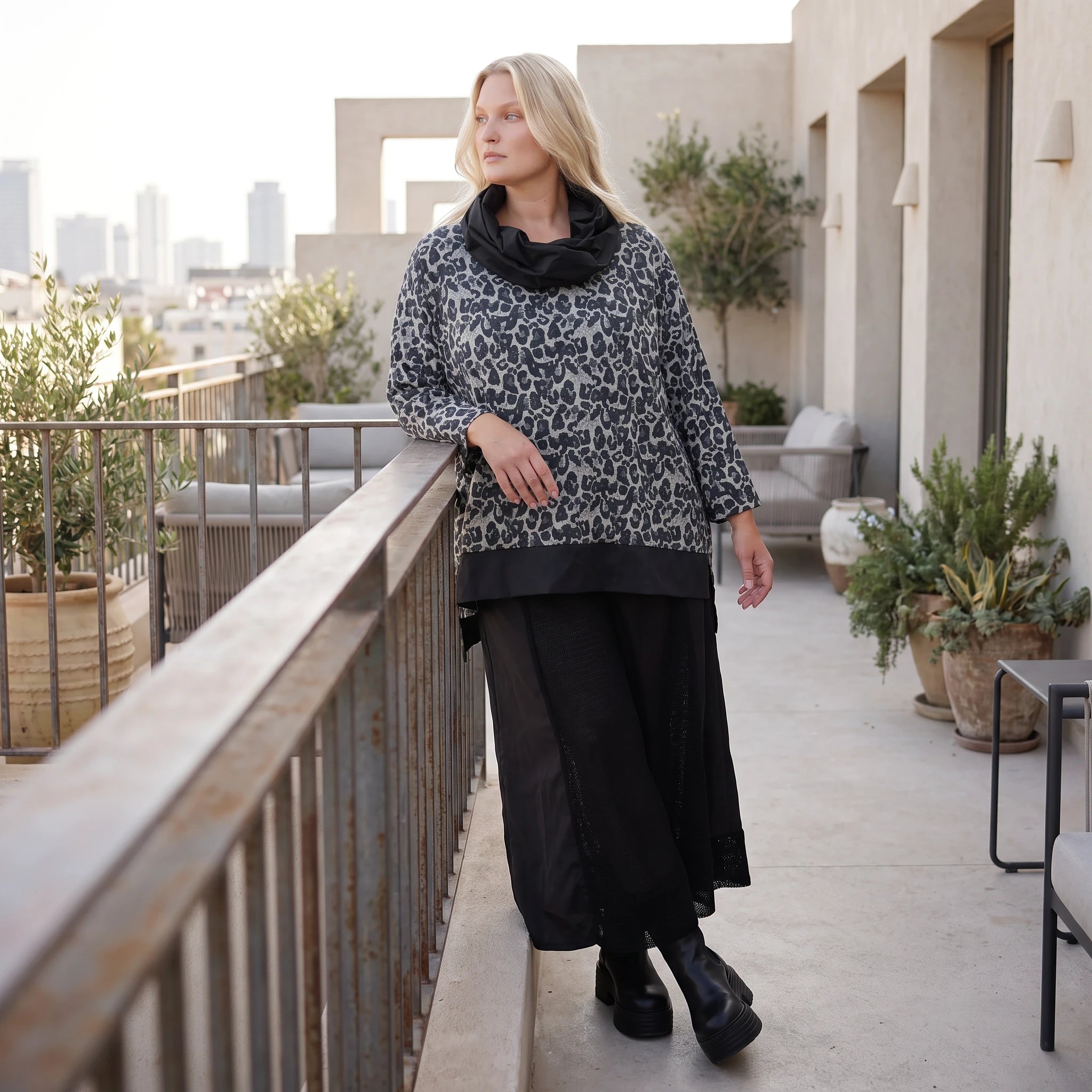 Damen Shirt Lagenlook Viskose Schwarz/Grau, asymmetrisch, Langarm, Rollkragen, Oversize große Größen – AKH Premium