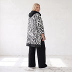 Damen Shirt Lagenlook Viskose Schwarz/Weiß, asymmetrisch, Langarm, Kapuze, Oversize große Größen – AKH Premium