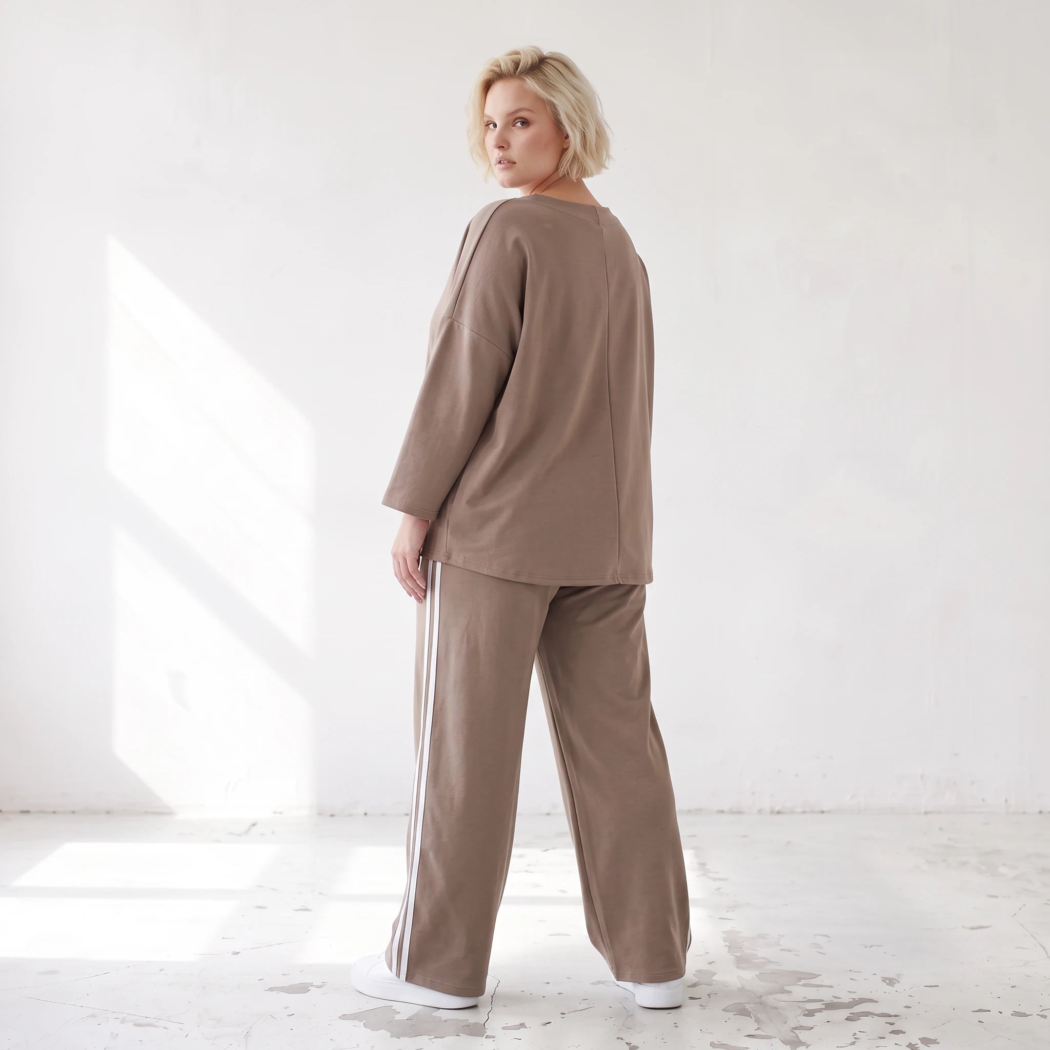 Sweatshirt aus French Terry mit Smileyprint und asymmetrischer Tasche in gerundeter Form