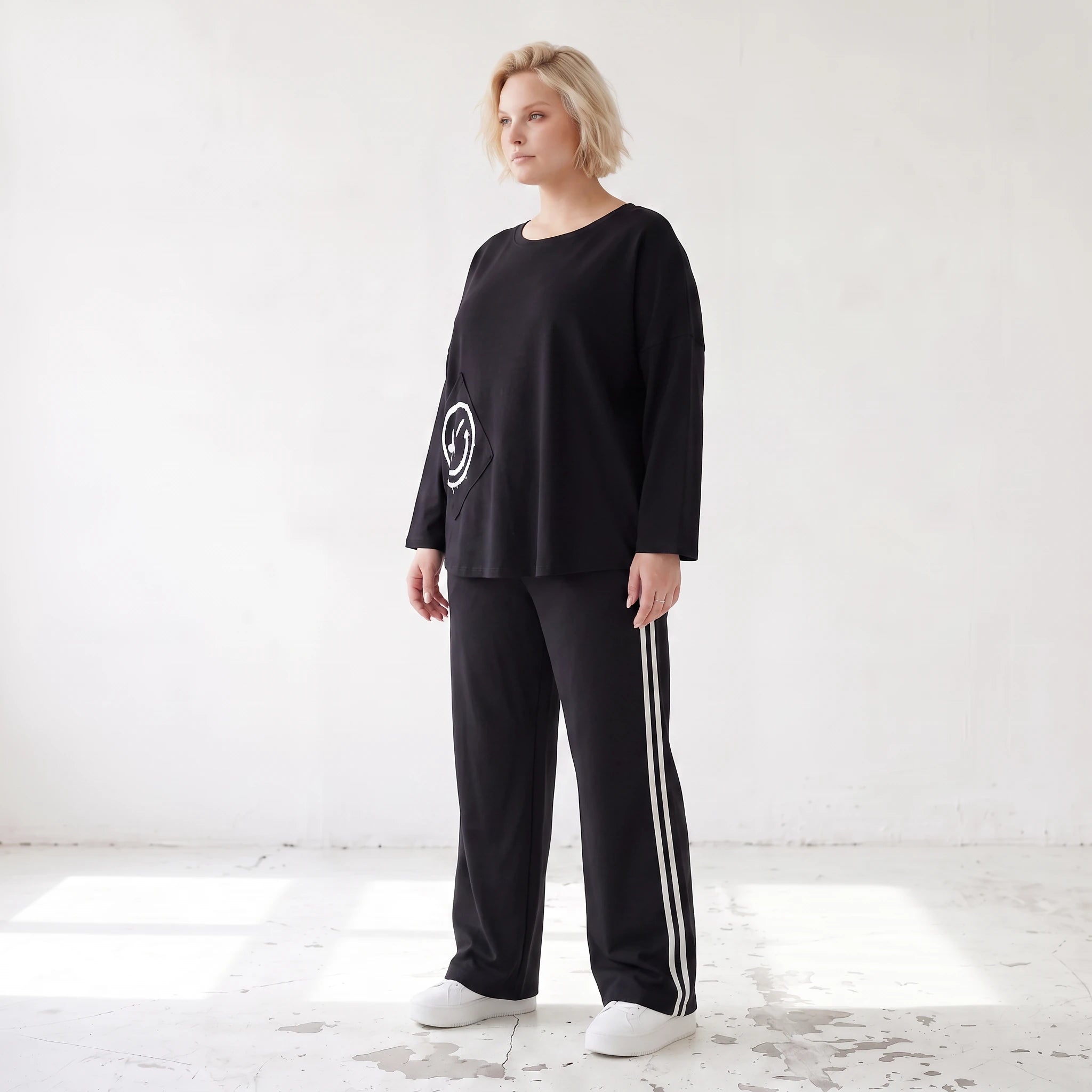 Ballonhose mit elastischem Bund und weissen Kontraststreifen im sportlichen College Look