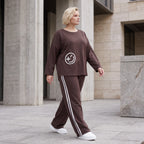 Ballonhose aus French Terry locker mit weißen Kontraststreifen im Retro College Joggerlook