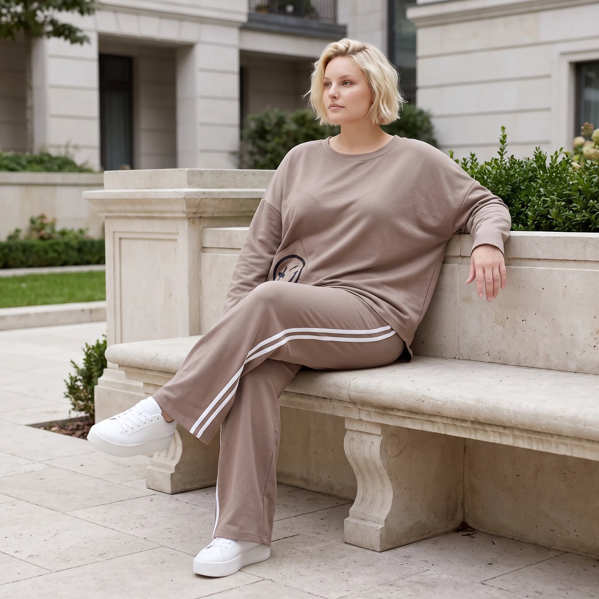 Jogger-Hose im Retro College Look aus French Terry mit weißen Kontraststreifen Ballonform