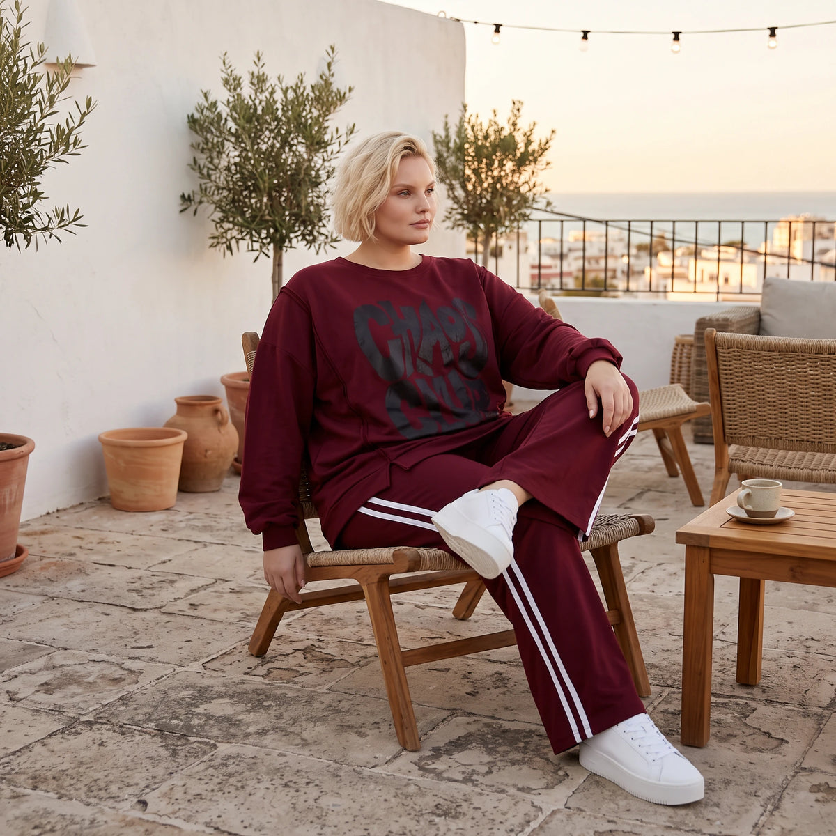 Kastiges Langarmshirt aus French Terry mit Statement Print und sichtbaren Außennähten