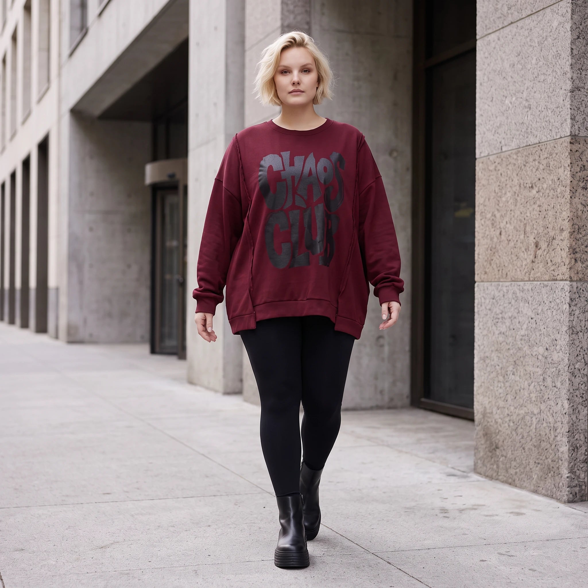Kastiges Langarmshirt aus French Terry mit Statement Print und sichtbaren Außennähten