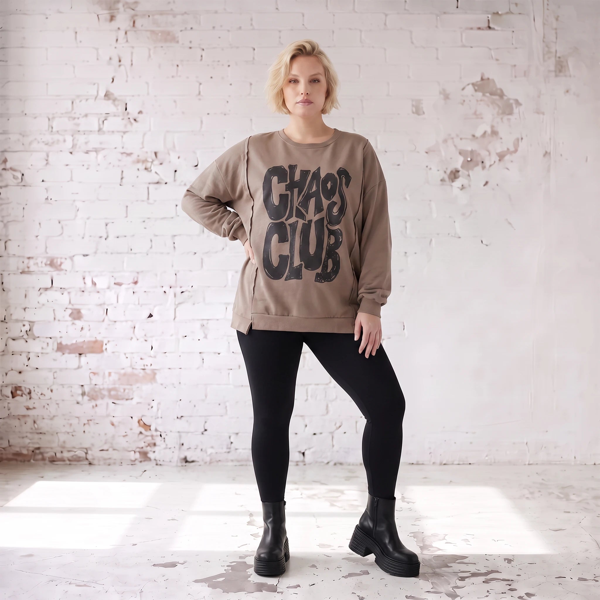 Streetwearshirt mit Chaos Club Print aus French Terry kastig mit Außennähten wärmend