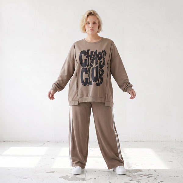 Streetwearshirt mit Chaos Club Print aus French Terry kastig mit Außennähten wärmend