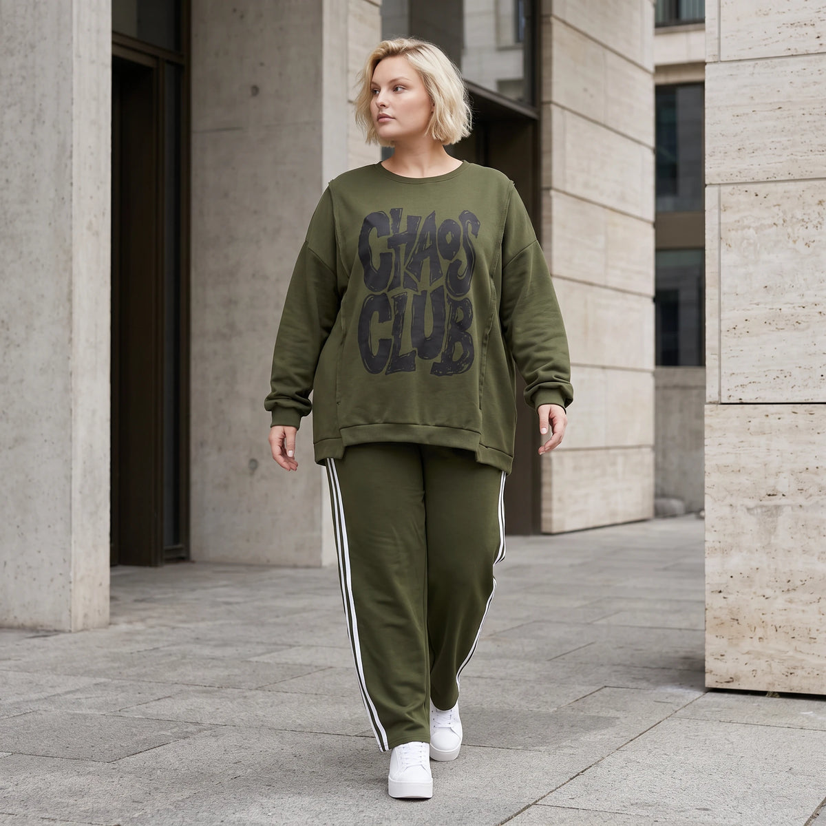Langarmshirt kastig aus weichem French Terry mit Chaos Club Print und sichtbaren Nähten