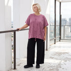 Shirt in Weinrot mit Stern Print im Used Look aus Baumwolljersey mit geradem Schnitt