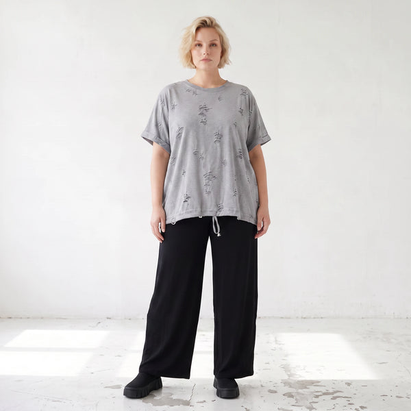Graues Shirt im Destroyedlook aus weichem Jersey mit Rundhalsausschnitt geradem Schnitt
