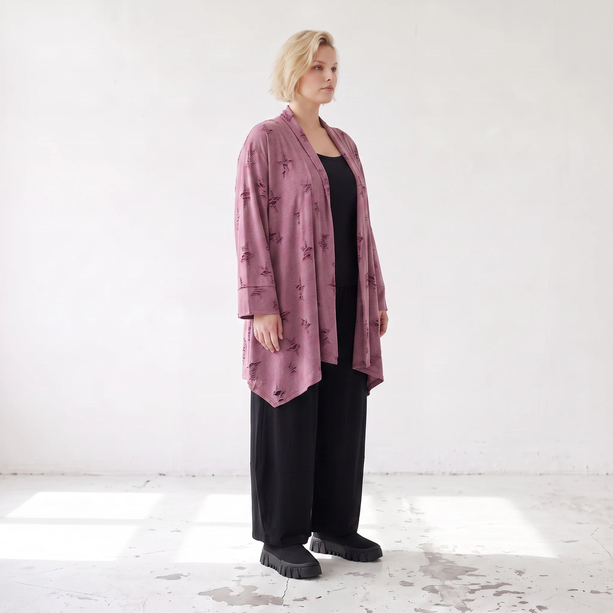 Weinroter Cardigan in A-Linie mit U-Ausschnitt Sternenmotiv im Destroyedlook Taschen